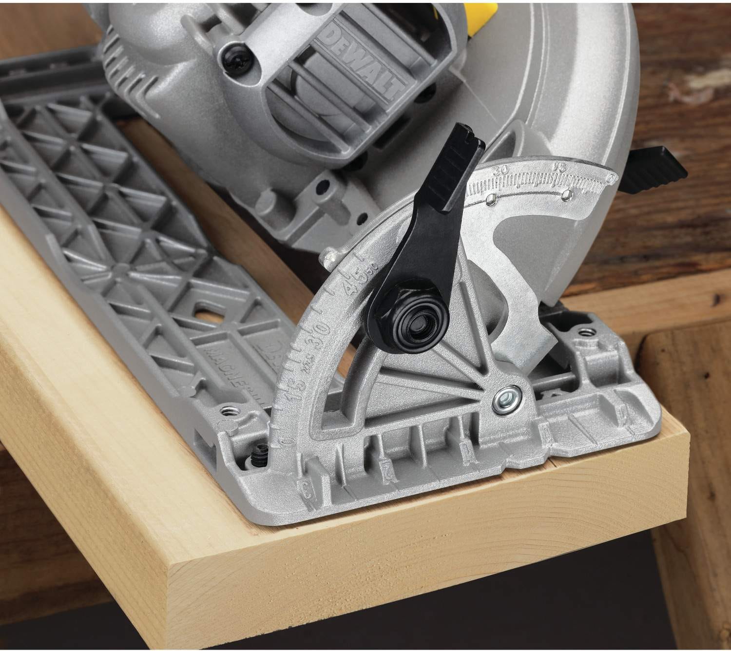 DeWalt DWS535B 7-1/4" Worm Drive Circular Saw w/ Electric Brake