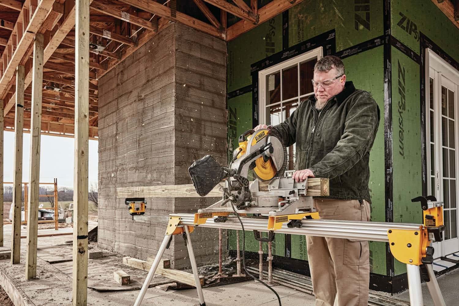DeWalt DWS715 Corded 15-Amp 12-Inch Single Bevel Compound Miter