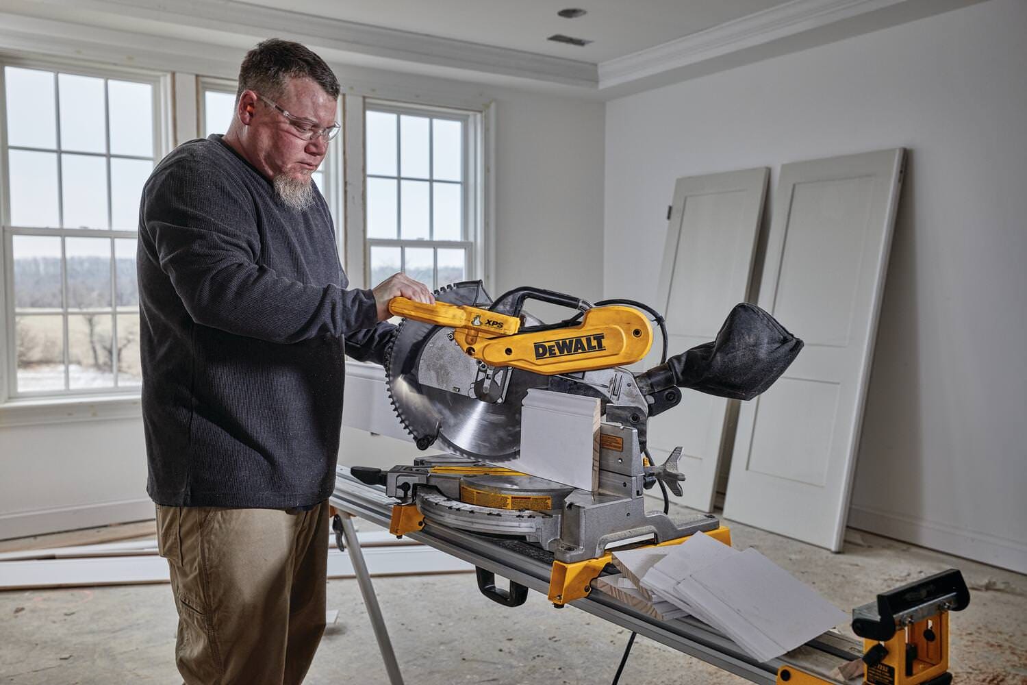 DeWalt DWS716XPS 15 Amp 12 in. Electric Double-Bevel Compound Miter Saw with CUTLINE(TM)