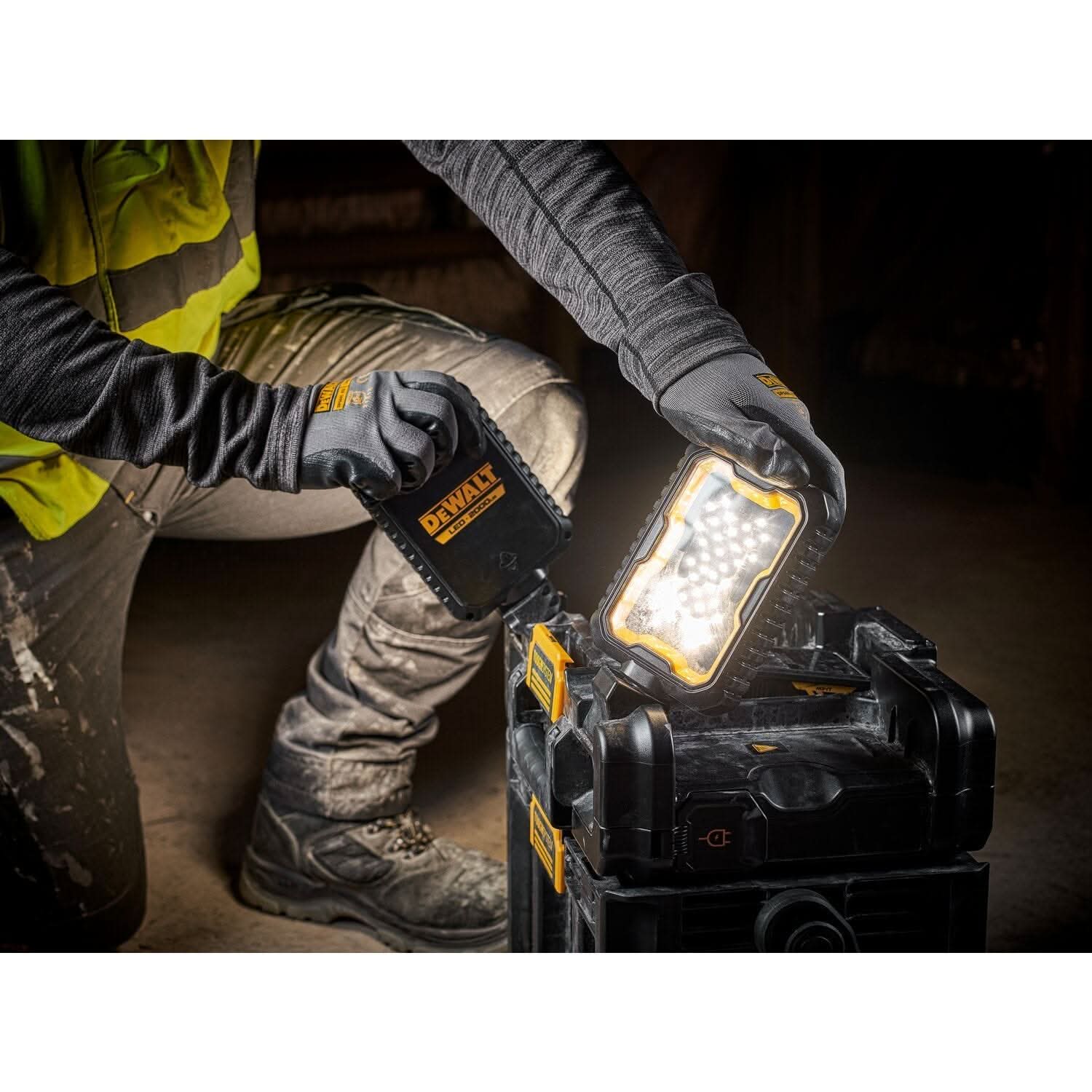 DeWalt 20V MAX ToughSystem 2.0 Light Box with 20V MAX XR POWERPACK 8.0Ah Battery