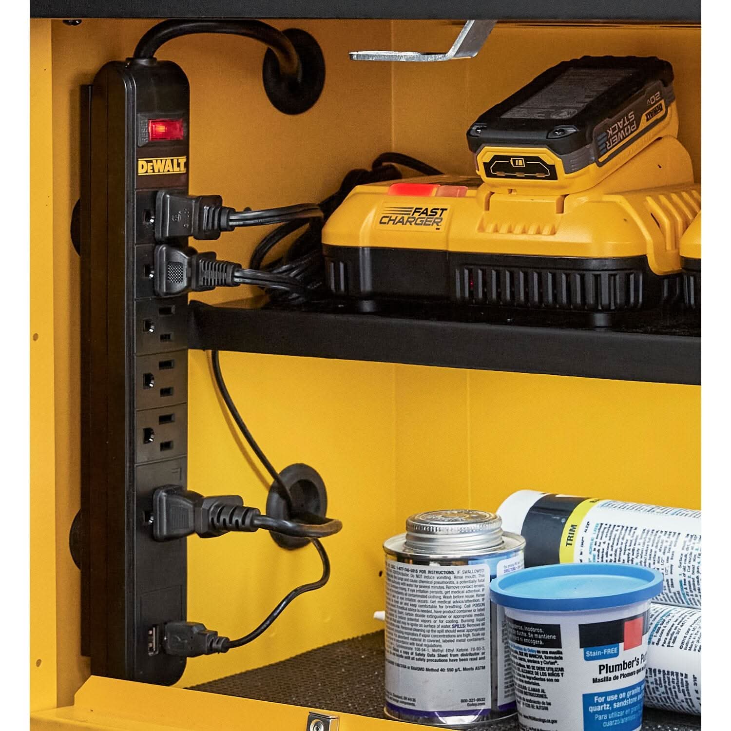 DeWalt DWST82693 Power Strip