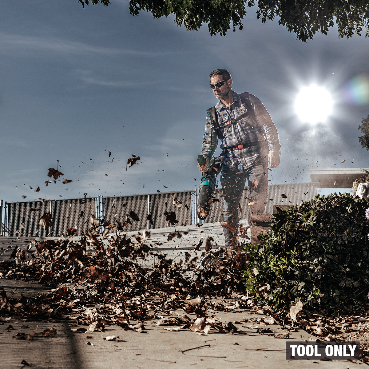 Makita 40V max XGT Brushless Backpack Blower (GBU04Z) - in use on the job 14