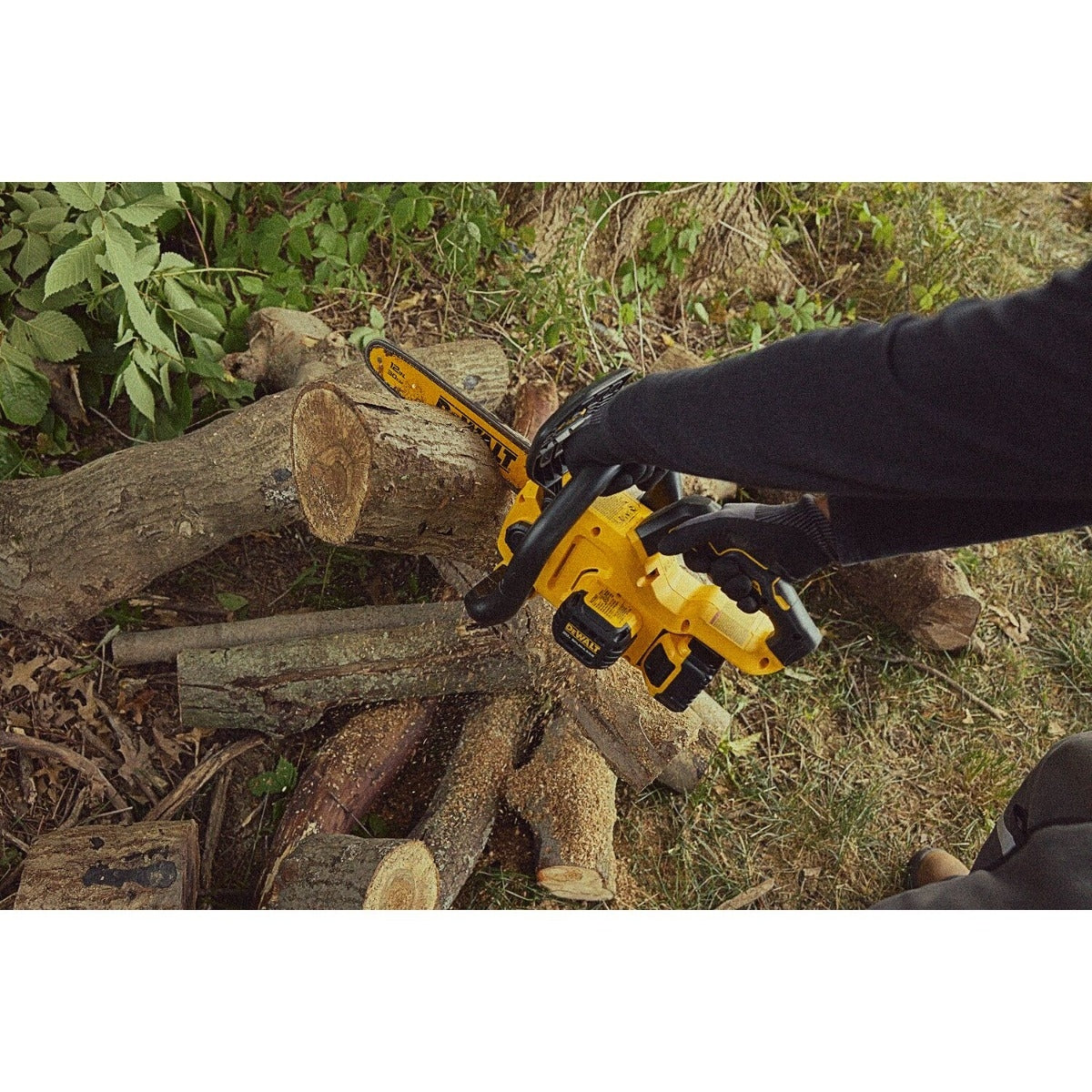 DeWalt DCCS621P1 20V MAX* Compact Brushless 12 in. Chainsaw 5.0Ah Kit