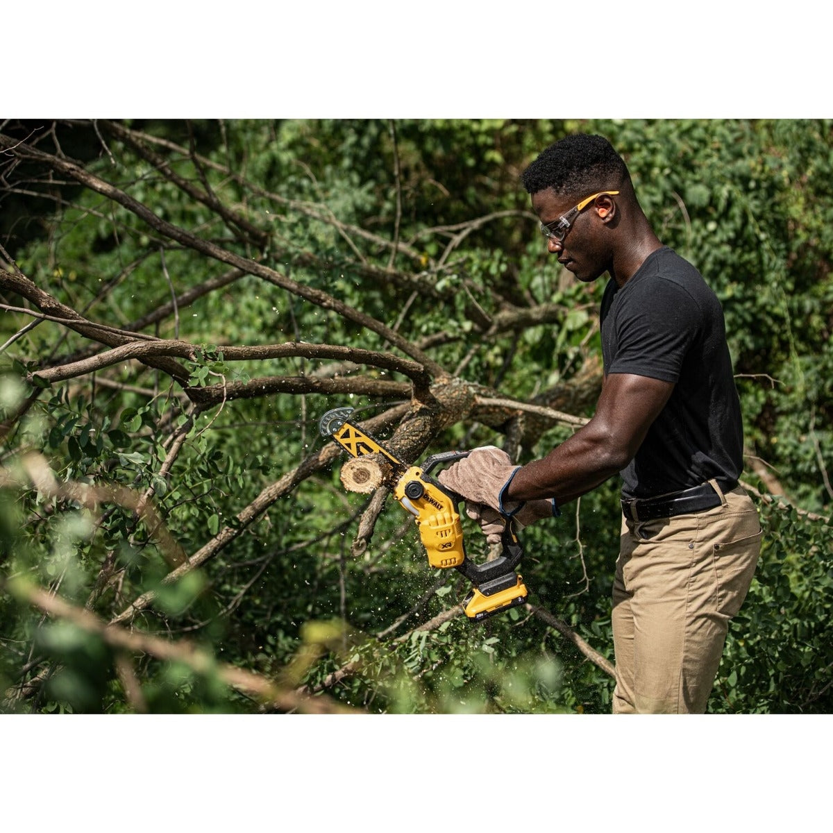 DeWalt DCCS623L1 20V MAX XR Brushless 8 in. Chainsaw 3.0Ah Kit