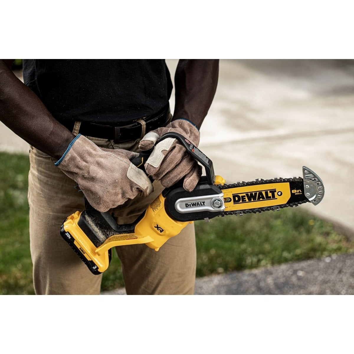 DeWalt DCCS623L1 20V MAX XR Brushless 8 in. Chainsaw 3.0Ah Kit