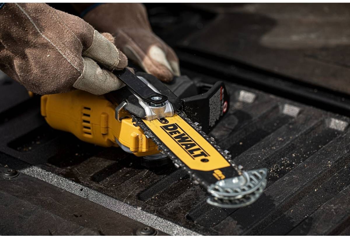 DeWalt DCCS623L1 20V MAX XR Brushless 8 in. Chainsaw 3.0Ah Kit