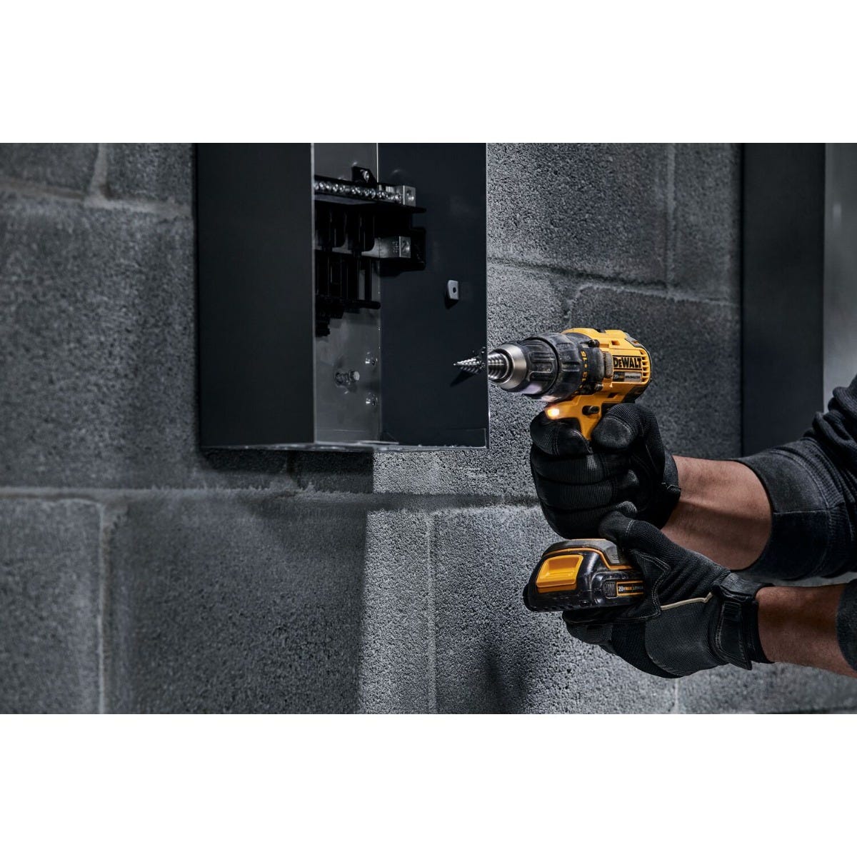 DeWalt DCD777D1 20V MAX Brushless Compact Drill Driver 2.0Ah Kit