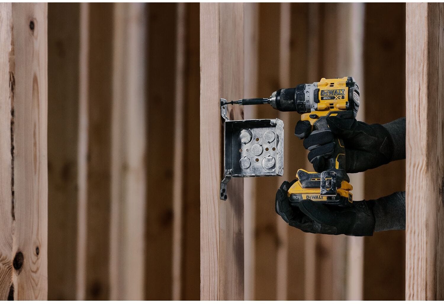 DeWALT DCD800D1E1 20V MAX XR Brushless Compact 1/2-in. Drill/Driver PowerStack 1.7Ah Kit