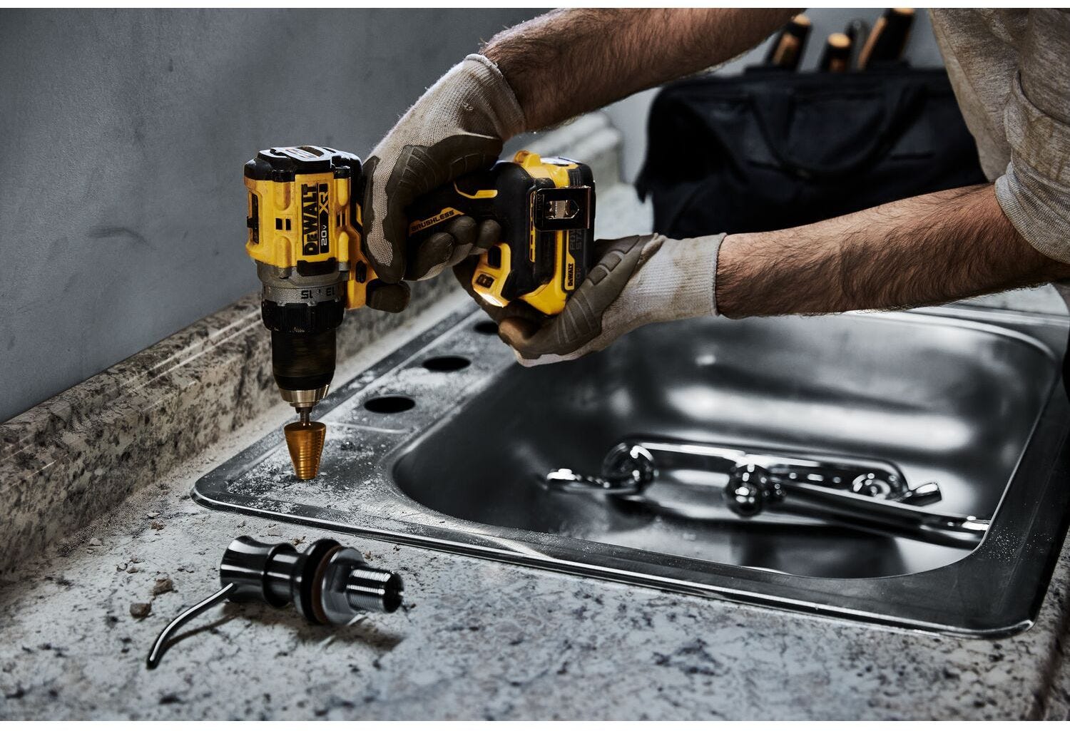 DeWALT DCD800D1E1 20V MAX XR Brushless Compact 1/2-in. Drill/Driver PowerStack 1.7Ah Kit
