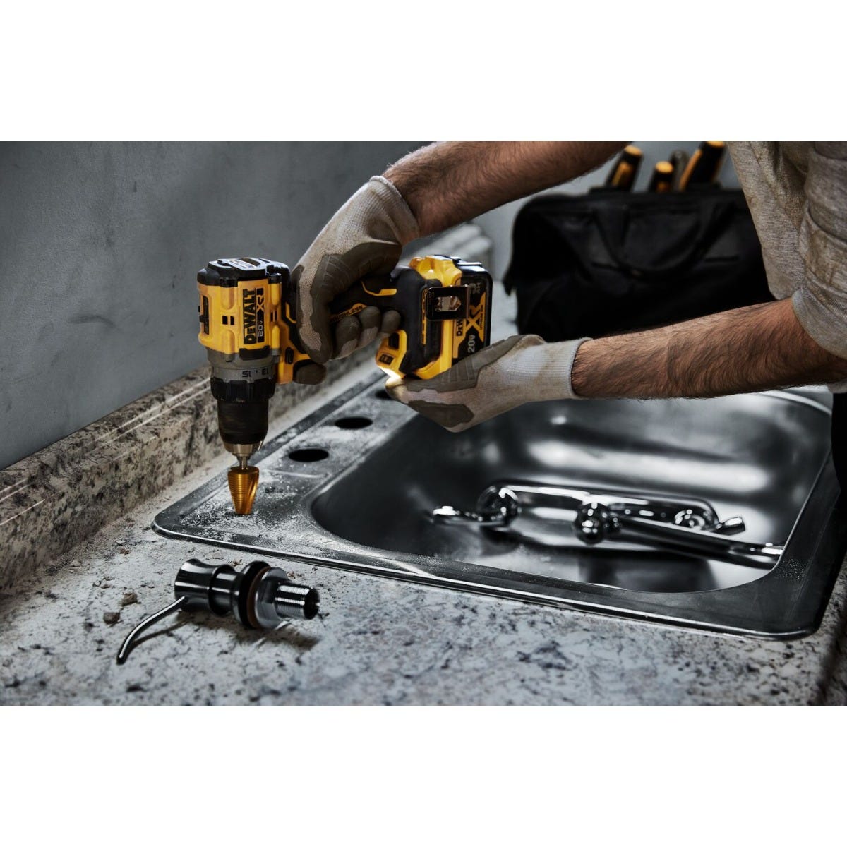 DeWALT DCD800P1 20V MAX XR Brushless Compact 1/2-in. Drill/Driver 5.0Ah Kit