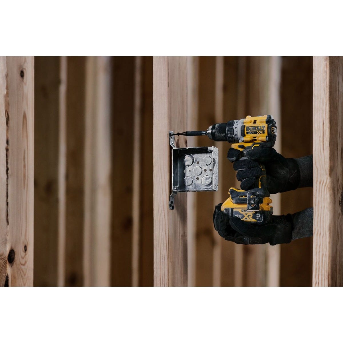DeWALT DCD800P1 20V MAX XR Brushless Compact 1/2-in. Drill/Driver 5.0Ah Kit