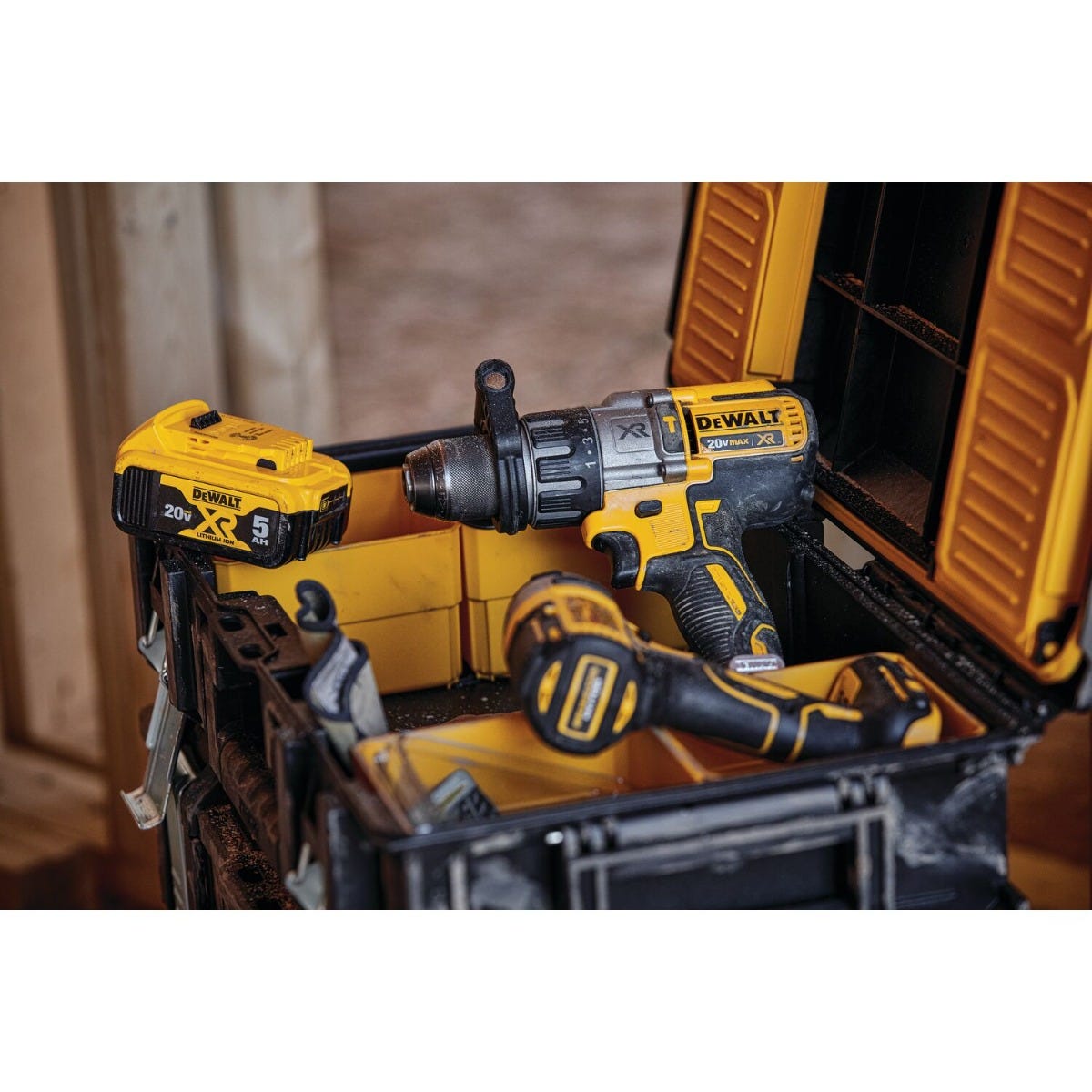 Dewalt DCK299M2 20V MAX XR Brushless Hammerdrill & Impact Driver Combo 4.0AH Kit