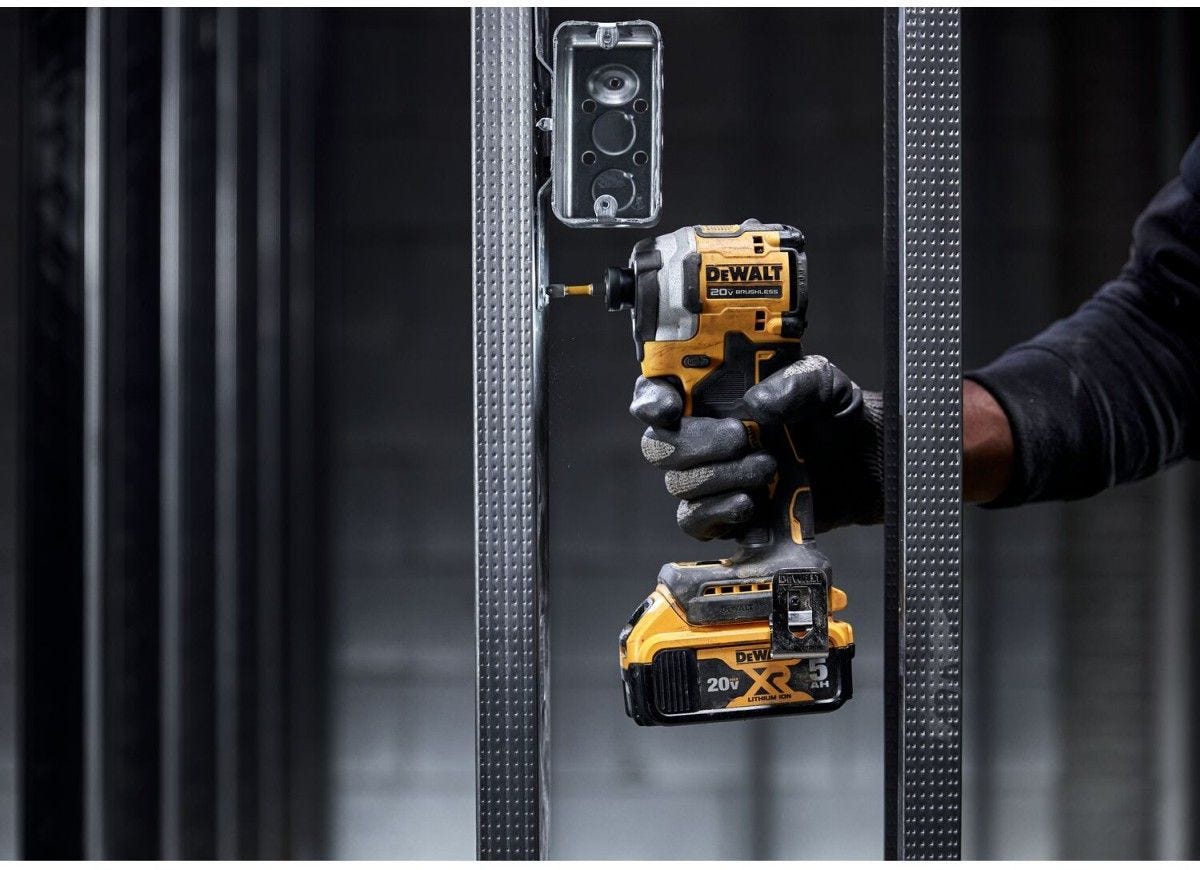 DeWALT DCF850P1 ATOMIC 20V MAX* 1/4 -in. Brushless Cordless 3-Speed Impact Driver Kit, 1 Battery