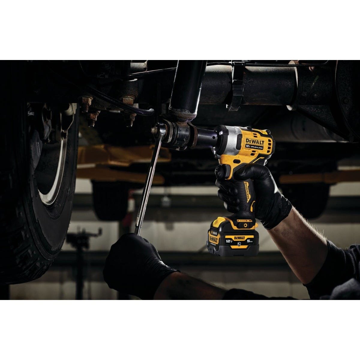 DEWALT DCF901GJ1G1 XTREME 12V MAX Brushless 1/2-in. Cordless Impact Wrench 5.0Ah Kit
