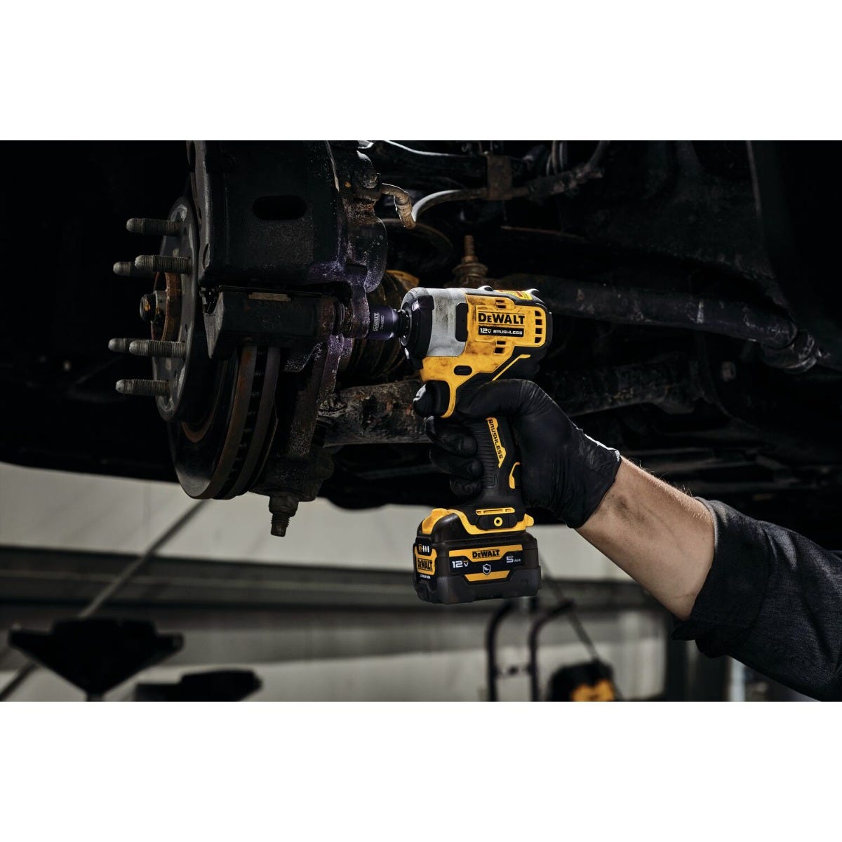 DEWALT DCF901GJ1G1 XTREME 12V MAX Brushless 1/2-in. Cordless Impact Wrench 5.0Ah Kit
