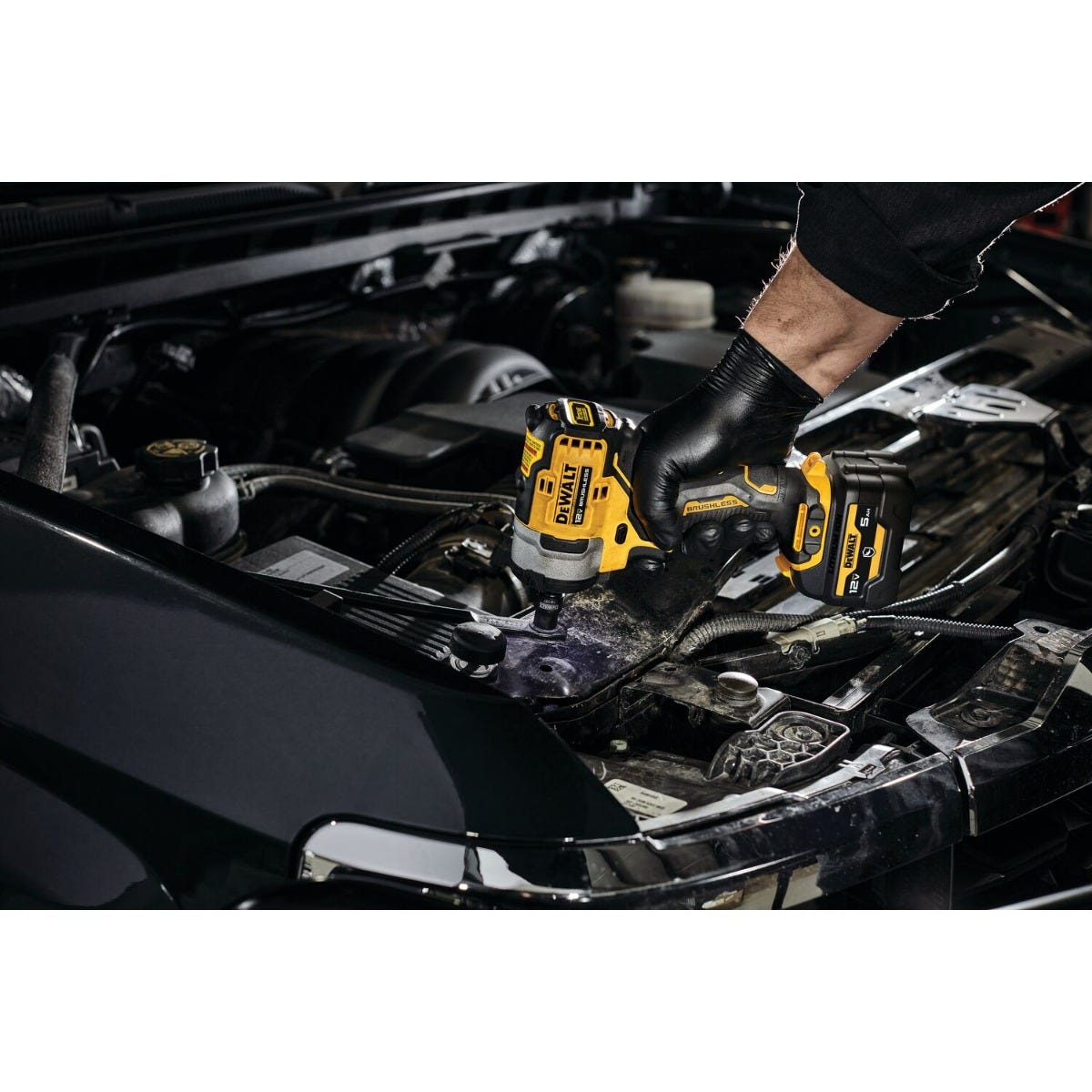 DEWALT DCF901GJ1G1 XTREME 12V MAX Brushless 1/2-in. Cordless Impact Wrench 5.0Ah Kit