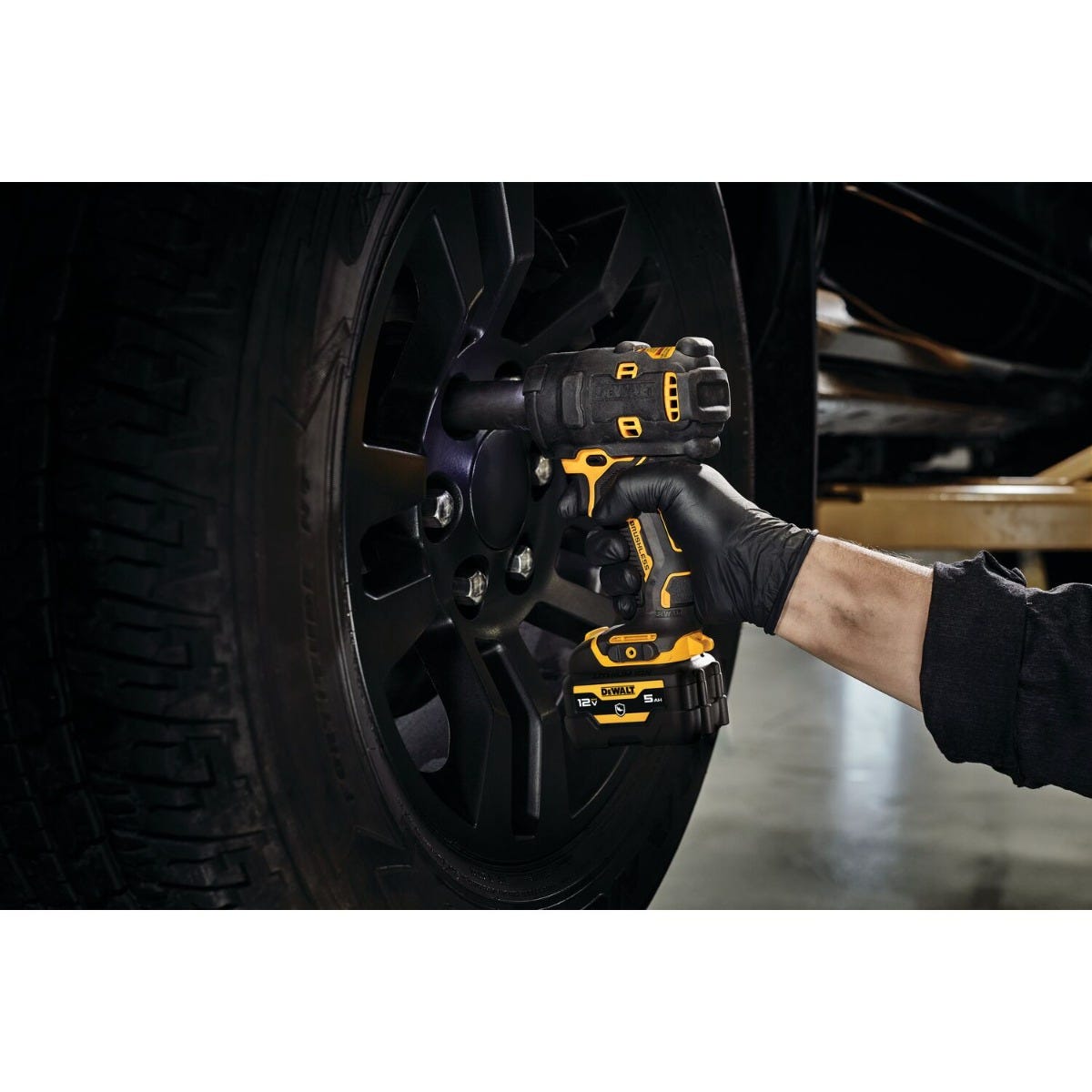 DEWALT DCF901GJ1G1 XTREME 12V MAX Brushless 1/2-in. Cordless Impact Wrench 5.0Ah Kit