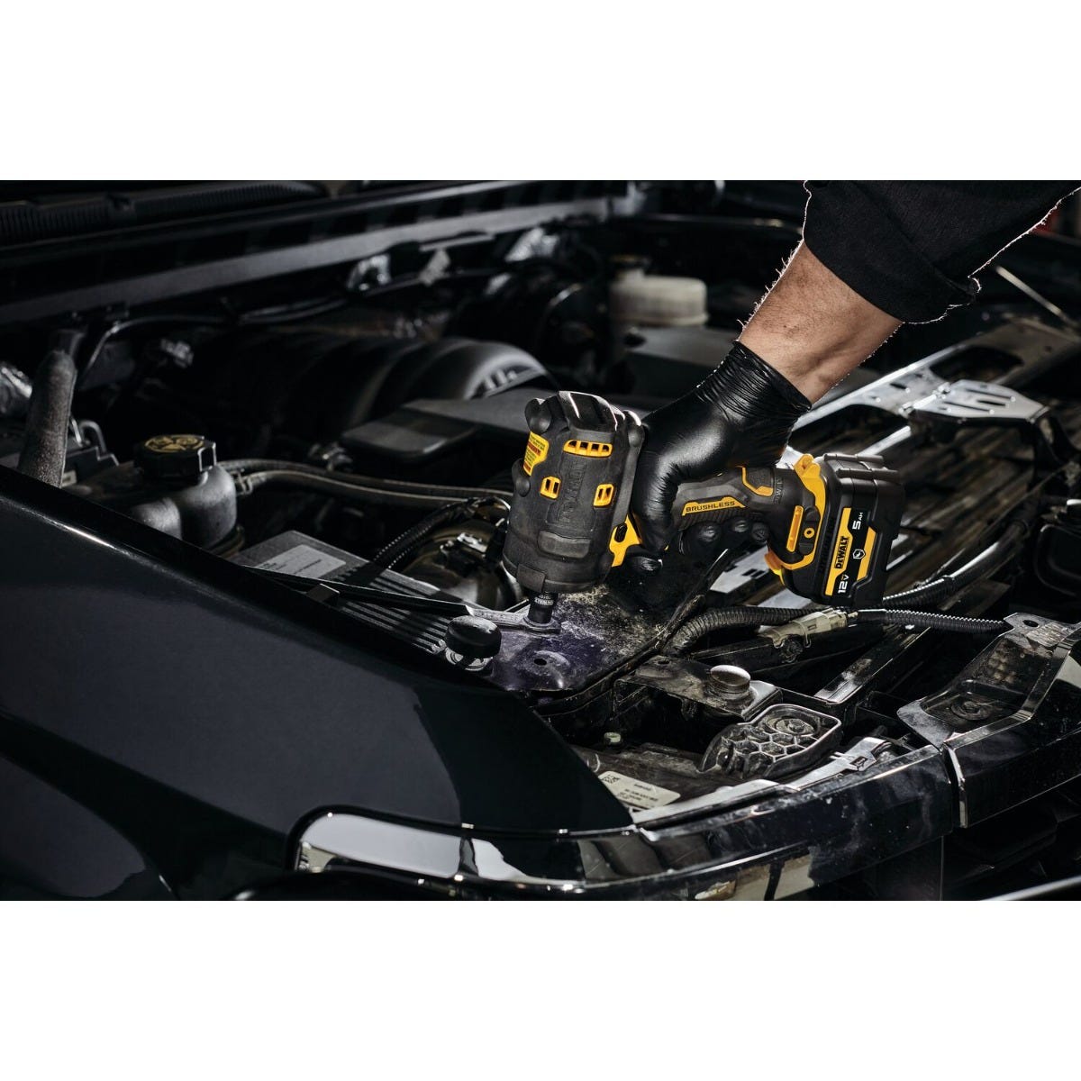 DEWALT DCF901GJ1G1 XTREME 12V MAX Brushless 1/2-in. Cordless Impact Wrench 5.0Ah Kit