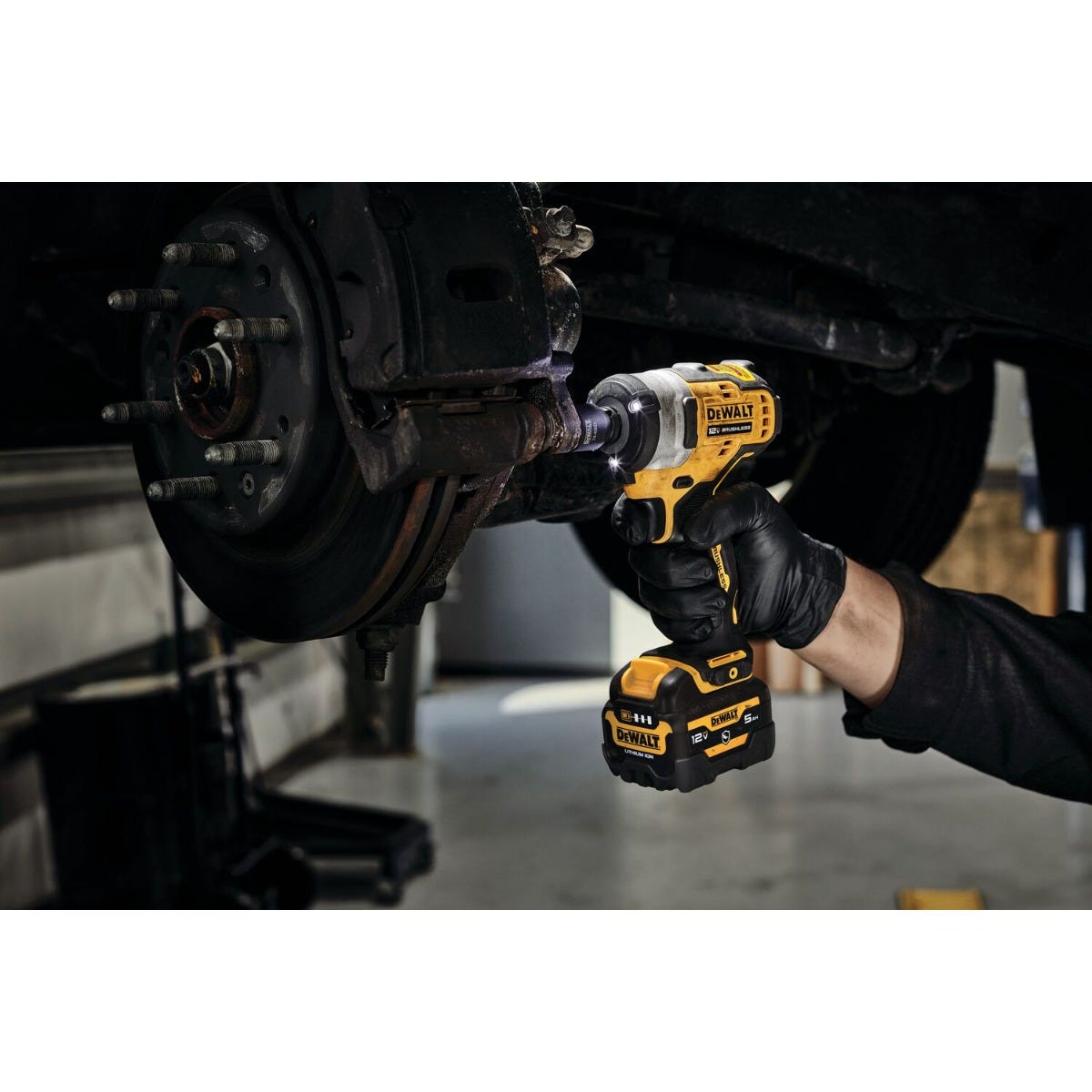 DEWALT DCF903GJ1G1 XTREME 12V MAX Brushless 3/8-in. Cordless Impact Wrench 5.0Ah Kit