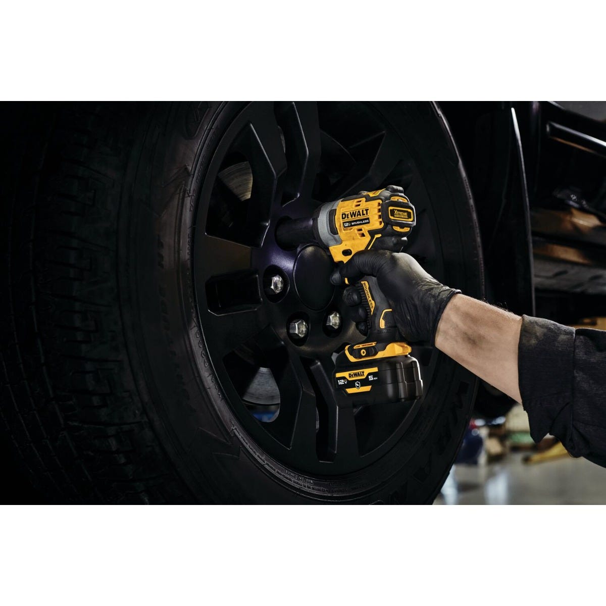 DEWALT DCF903GJ1G1 XTREME 12V MAX Brushless 3/8-in. Cordless Impact Wrench 5.0Ah Kit