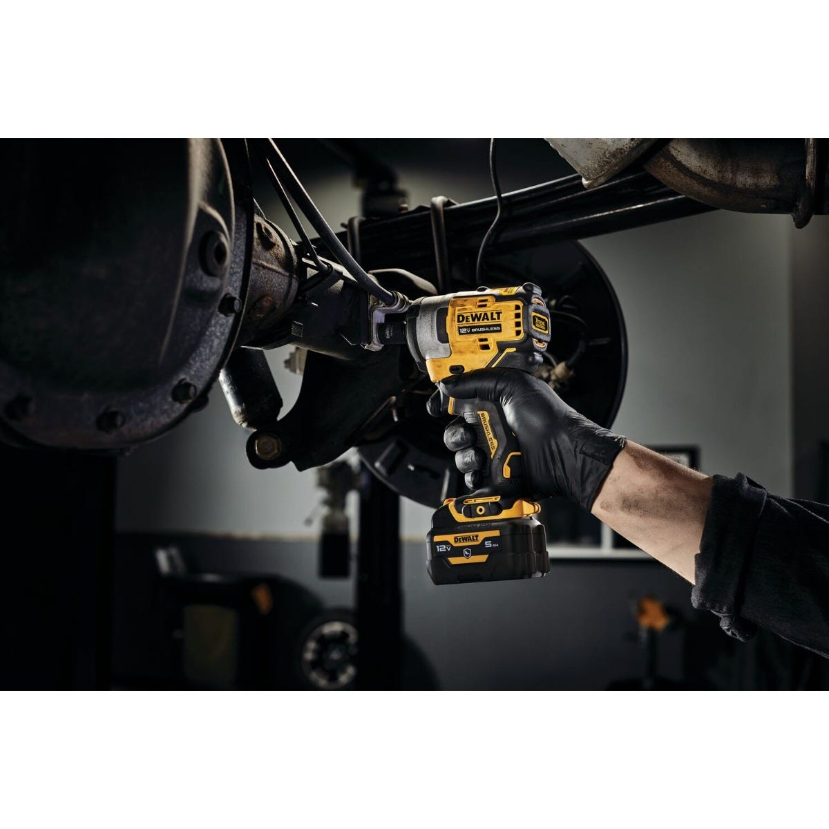 DEWALT DCF903GJ1G1 XTREME 12V MAX Brushless 3/8-in. Cordless Impact Wrench 5.0Ah Kit