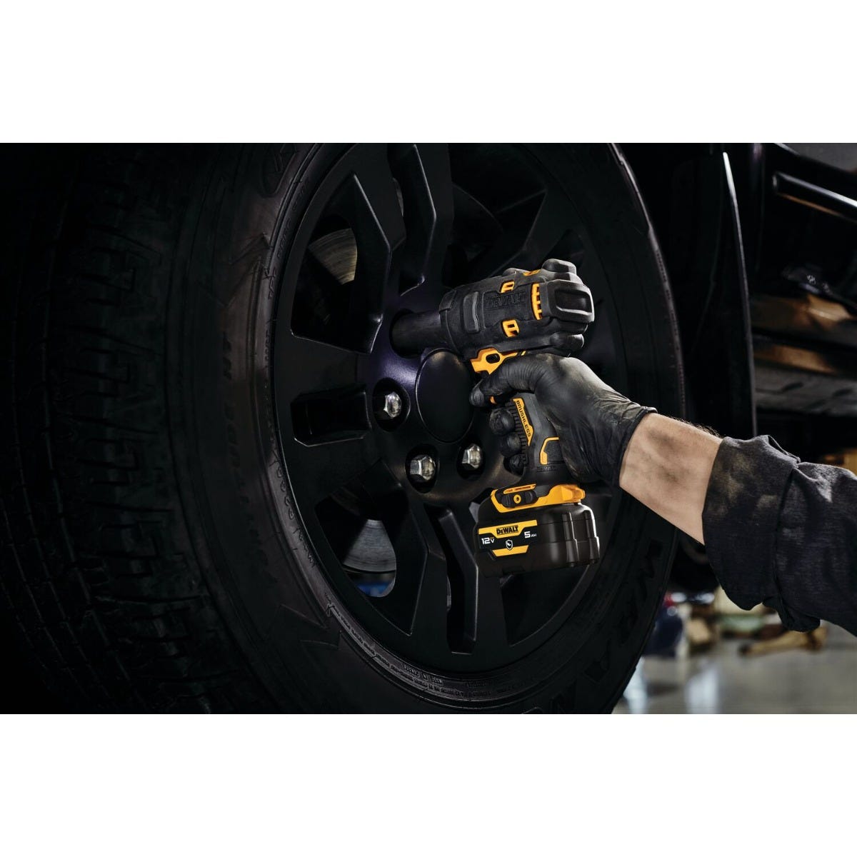 DEWALT DCF903GJ1G1 XTREME 12V MAX Brushless 3/8-in. Cordless Impact Wrench 5.0Ah Kit
