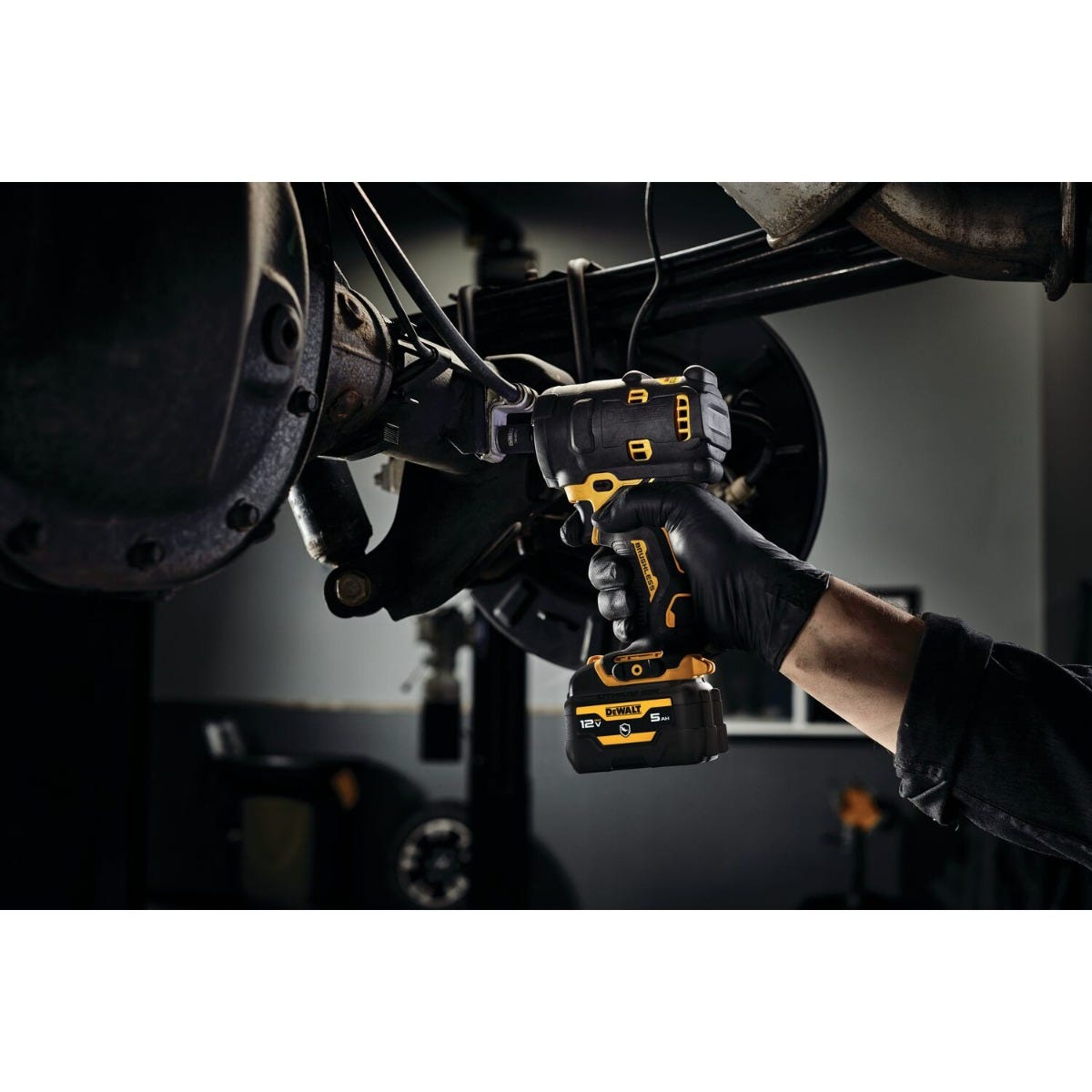 DEWALT DCF903GJ1G1 XTREME 12V MAX Brushless 3/8-in. Cordless Impact Wrench 5.0Ah Kit