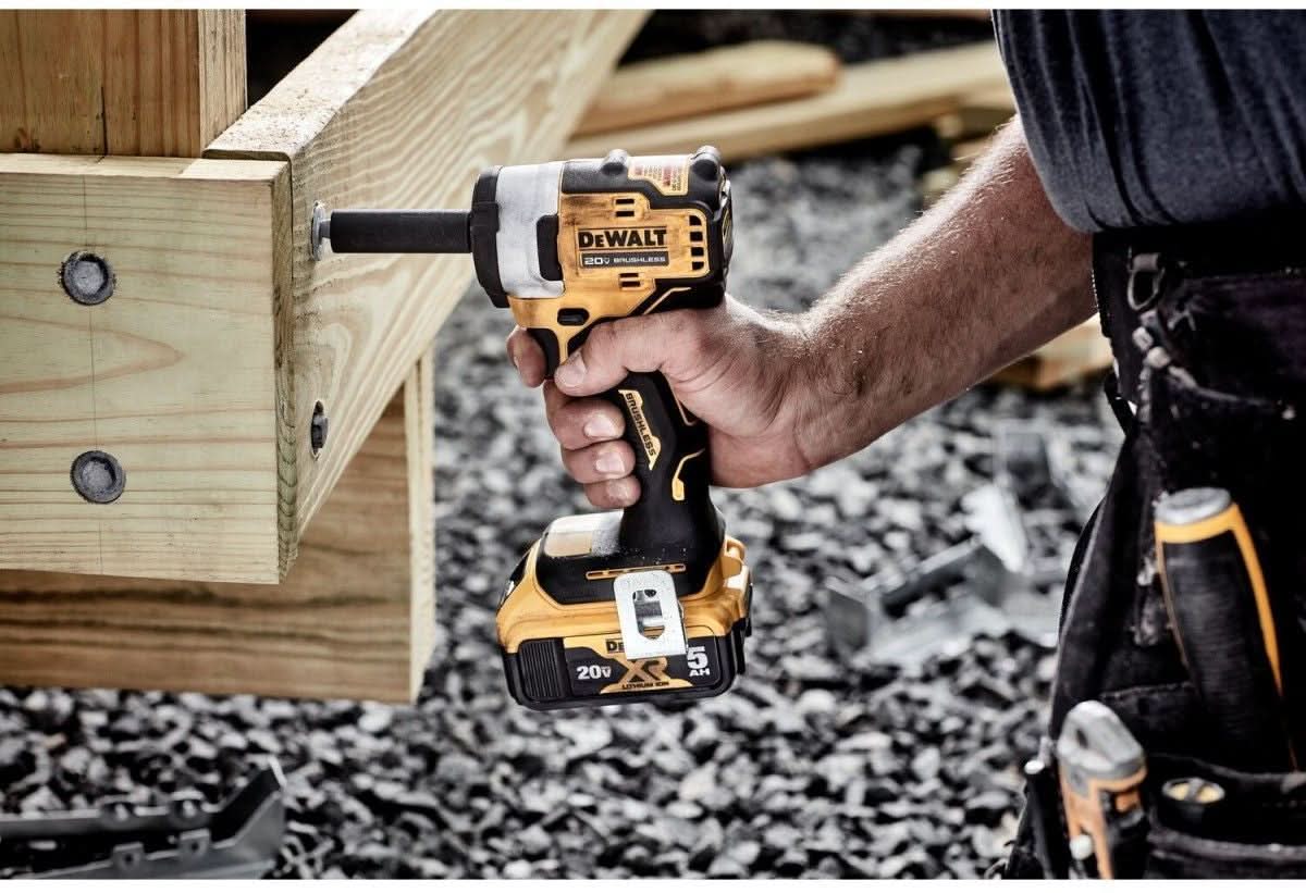 DeWALT DCF913B 20V MAX* 3/8 -in. Cordless Impact Wrench with Hog Ring Anvil, Tool Only (PROMO)