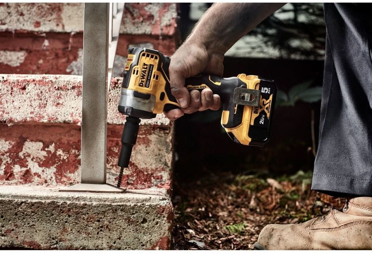 DeWALT DCF913B 20V MAX* 3/8 -in. Cordless Impact Wrench with Hog Ring Anvil, Tool Only (PROMO)