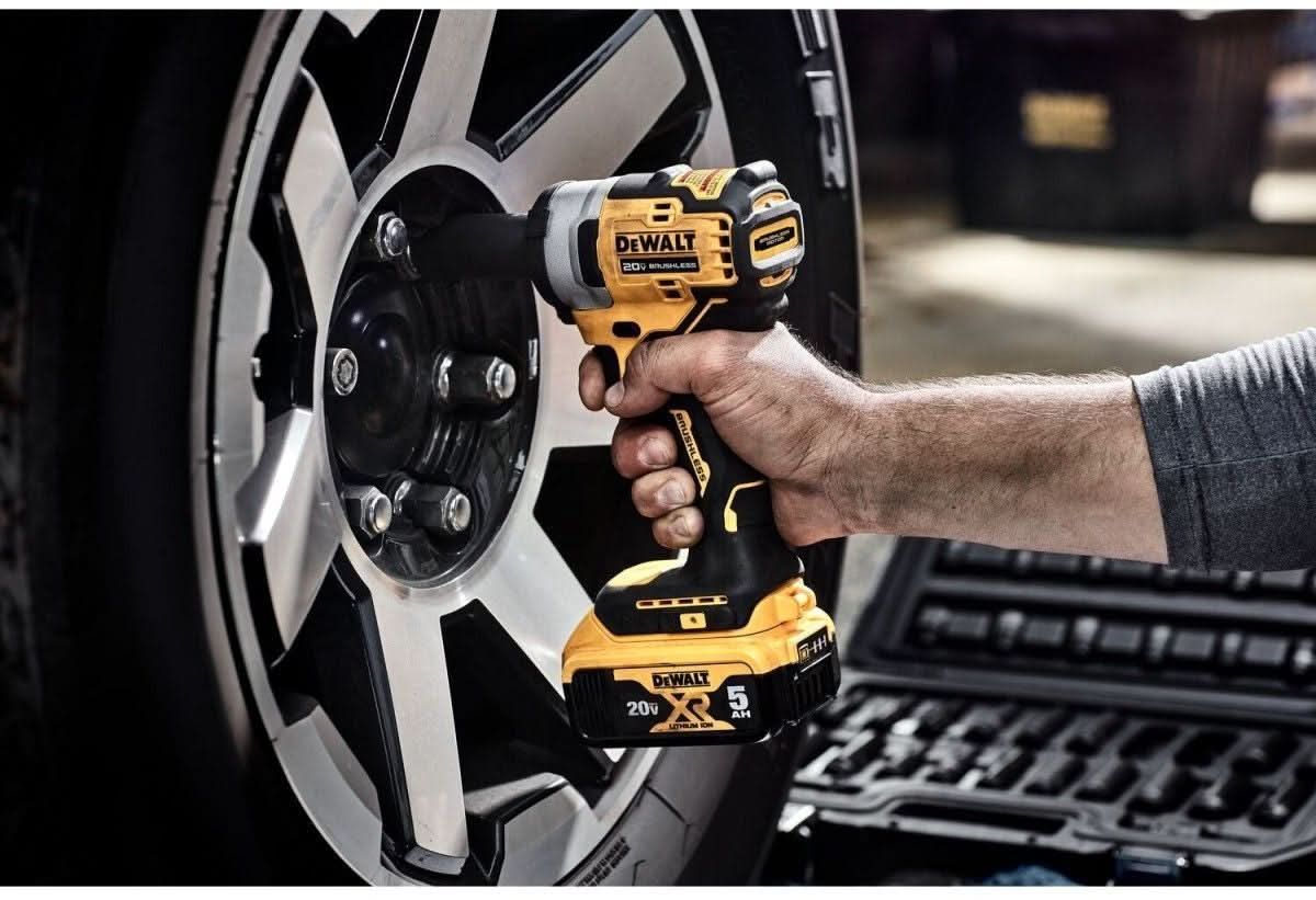 DeWALT DCF913B 20V MAX* 3/8 -in. Cordless Impact Wrench with Hog Ring Anvil, Tool Only (PROMO)