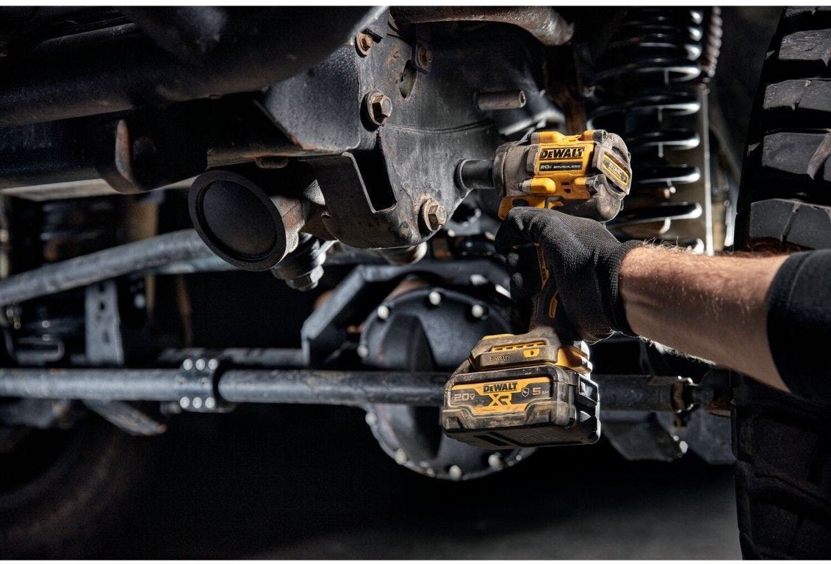 DeWALT DCF921P2 ATOMIC 20V MAX* 1/2 -in. Cordless Impact Wrench with Hog Ring Anvil Kit