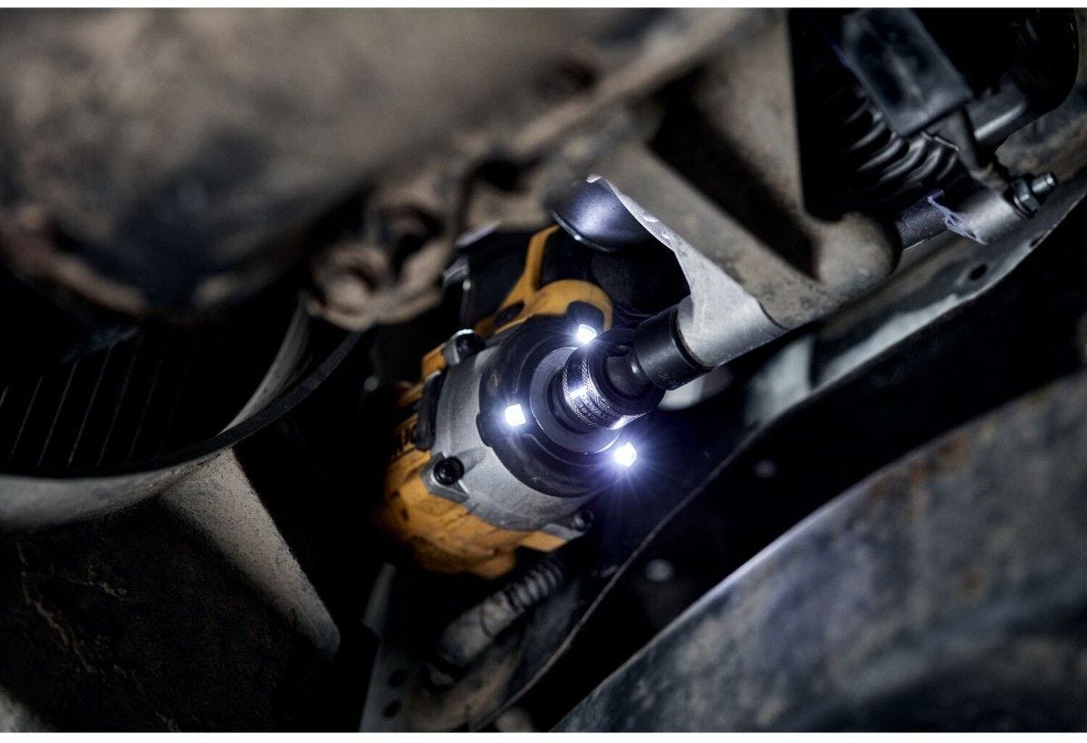 DeWALT DCF921P2 ATOMIC 20V MAX* 1/2 -in. Cordless Impact Wrench with Hog Ring Anvil Kit