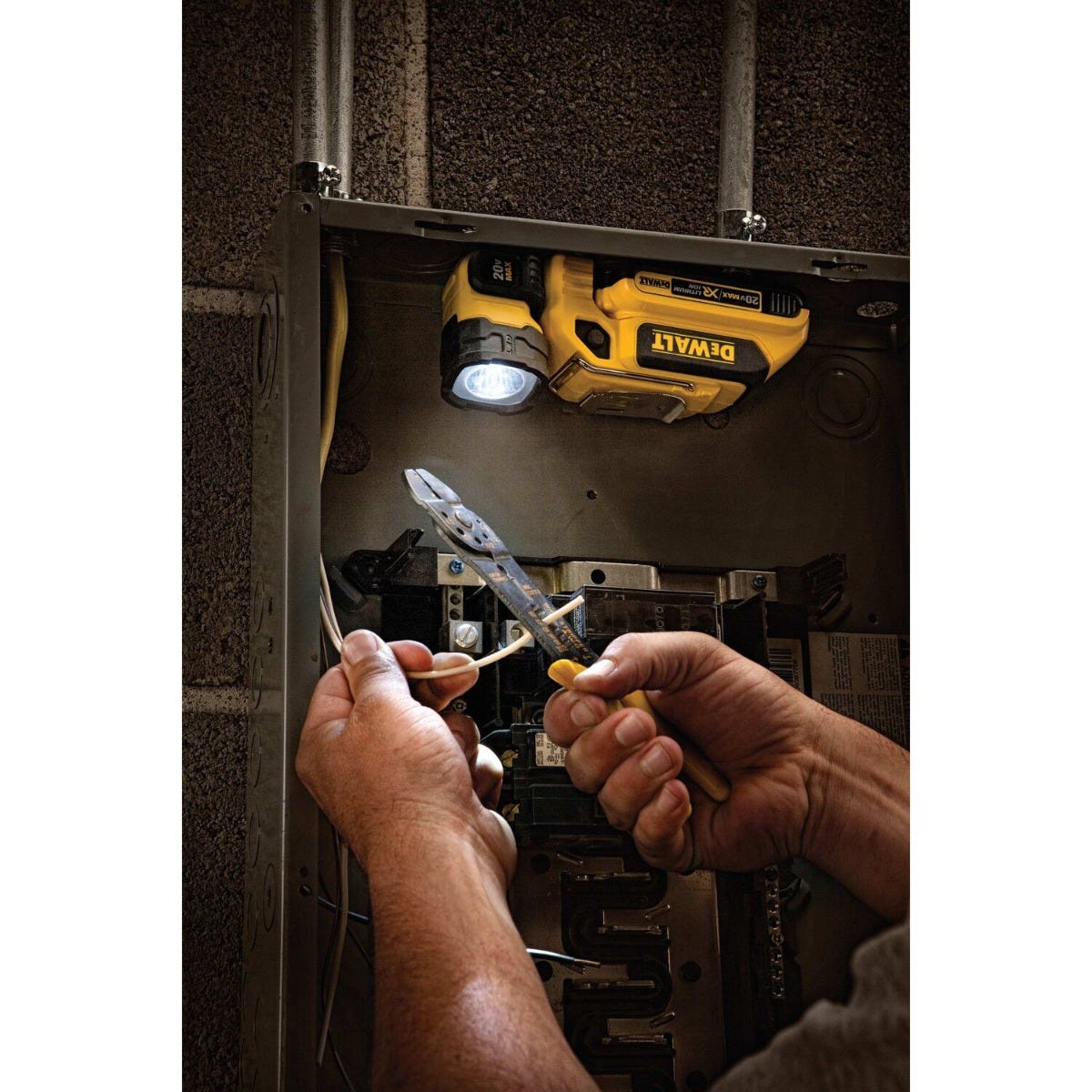 Dewalt DCL044 20V MAX 160 Lumen LED Handheld Worklight + 5.0Ah POWERSTACK Battery