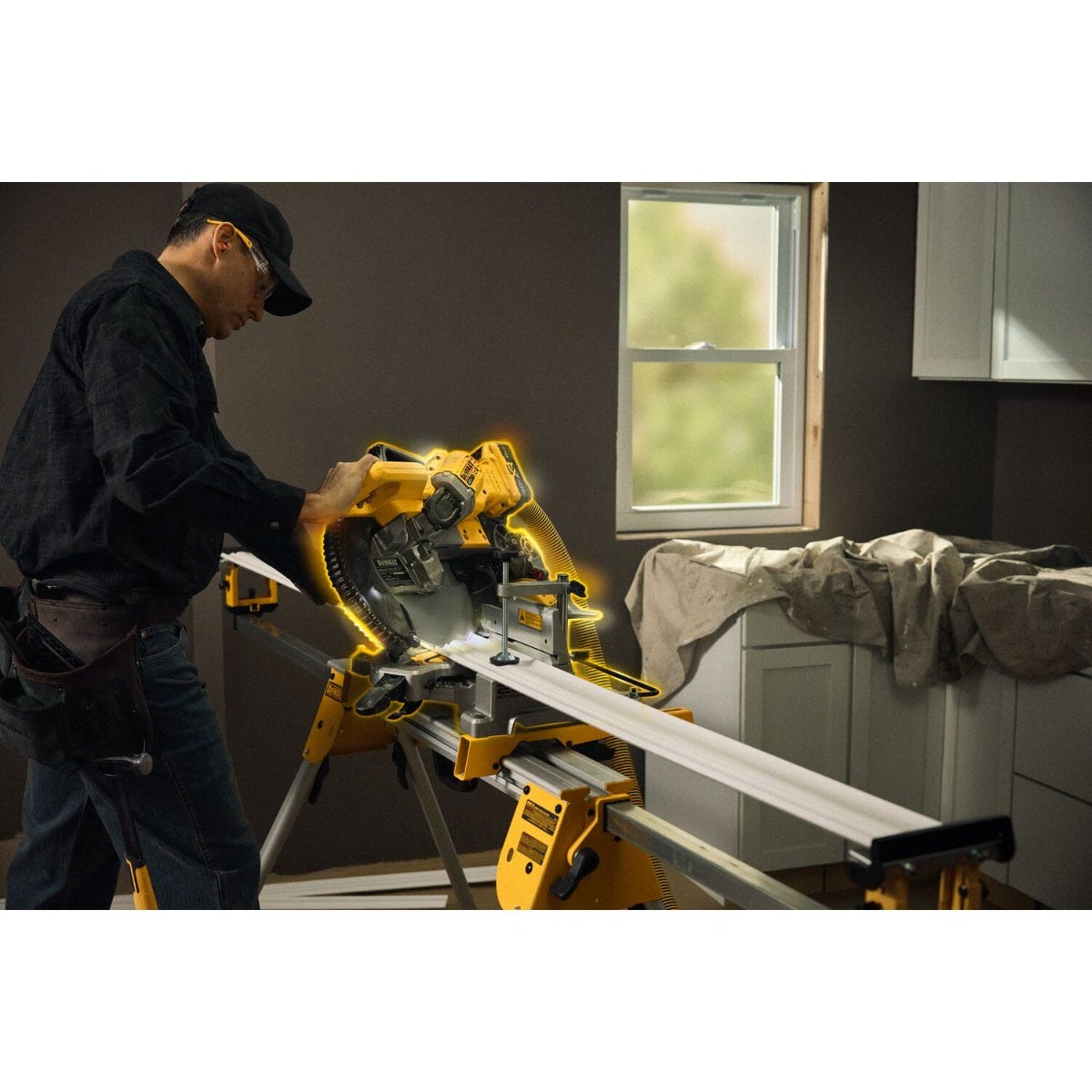 DeWALT DCS714B DEWALT 20V MAX XR 10-in. Double Bevel Fixed Miter Saw, Tool Only