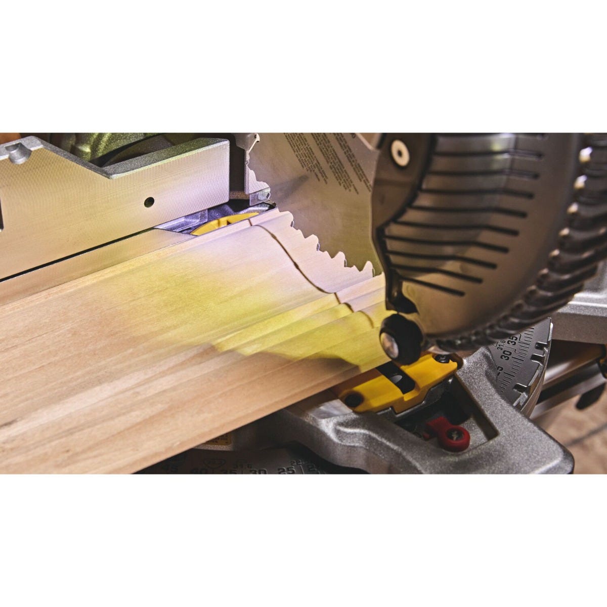 DeWALT DCS714WW1 DEWALT 20V MAX XR 10-in. Double Bevel Fixed Miter Saw 8.0Ah Kit