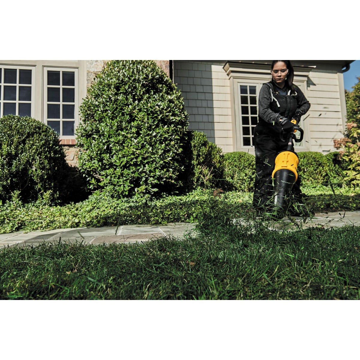 DeWalt DCST972X1 FlexVOLT 60V MAX 17-Inch Brushless Attachment Capable String Trimmer 3.0Ah Kit