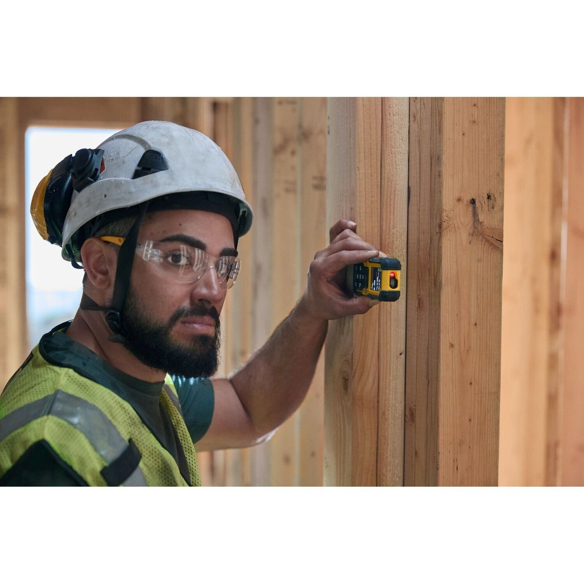 DeWALT DWHT77200 Laser 200-ft. Distance Measurer