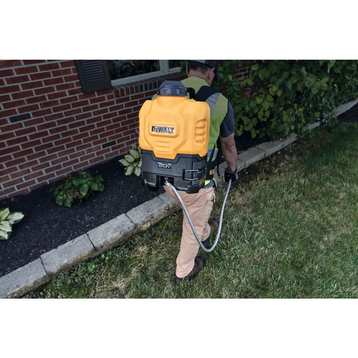 dewalt 20v garden sprayer DeWalt DXSP190681 20V MAX 4-Gallon Backpack Sprayer 2.0Ah Kit
