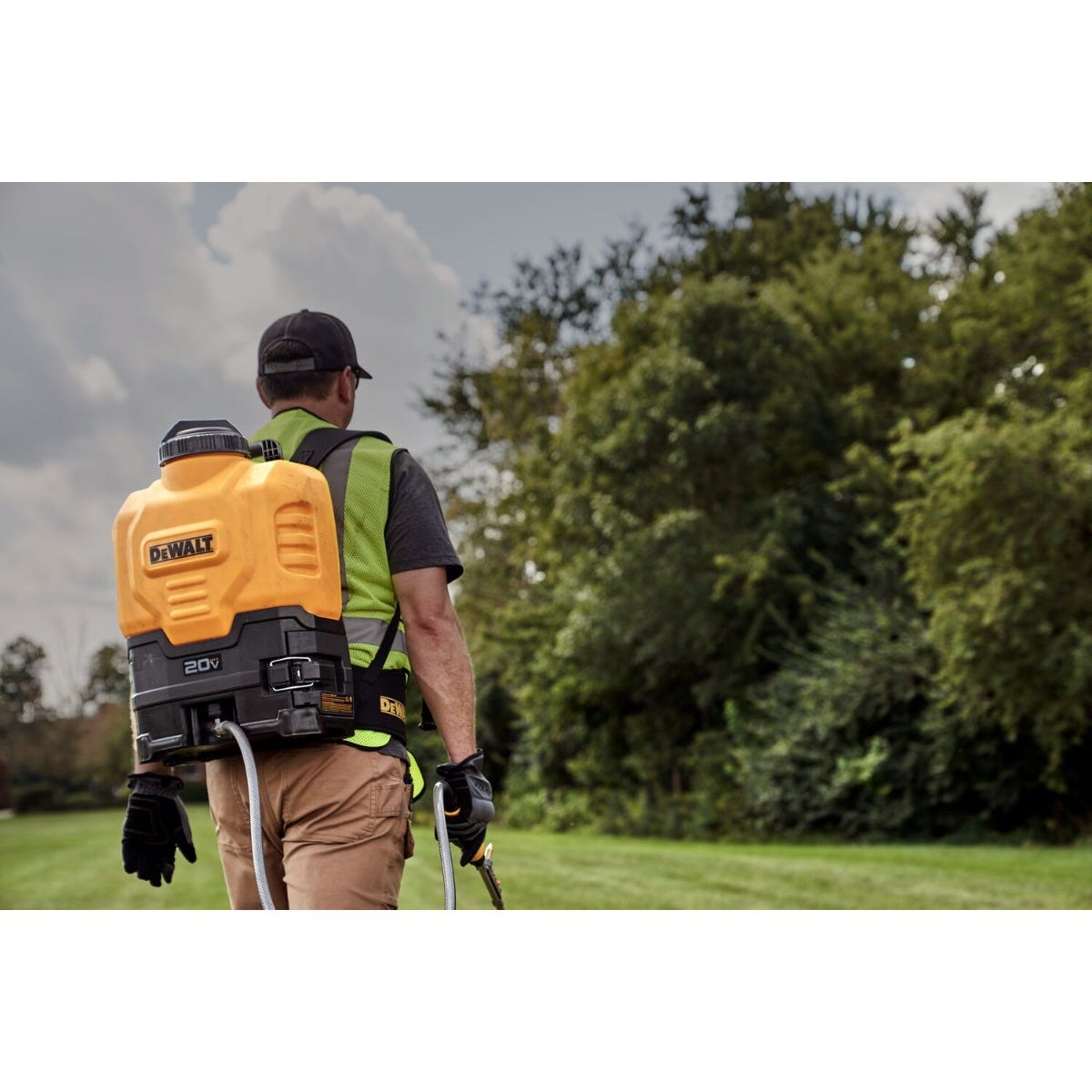 DeWalt DXSP190681B 20V MAX 4-Gallon Backpack Sprayer, Tool Only