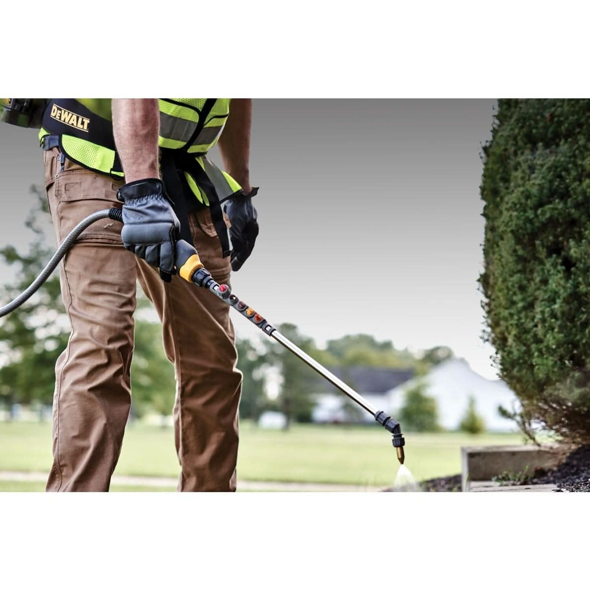 DeWalt DXSP190681 20V MAX 4-Gallon Backpack Sprayer 2.0Ah Kit
