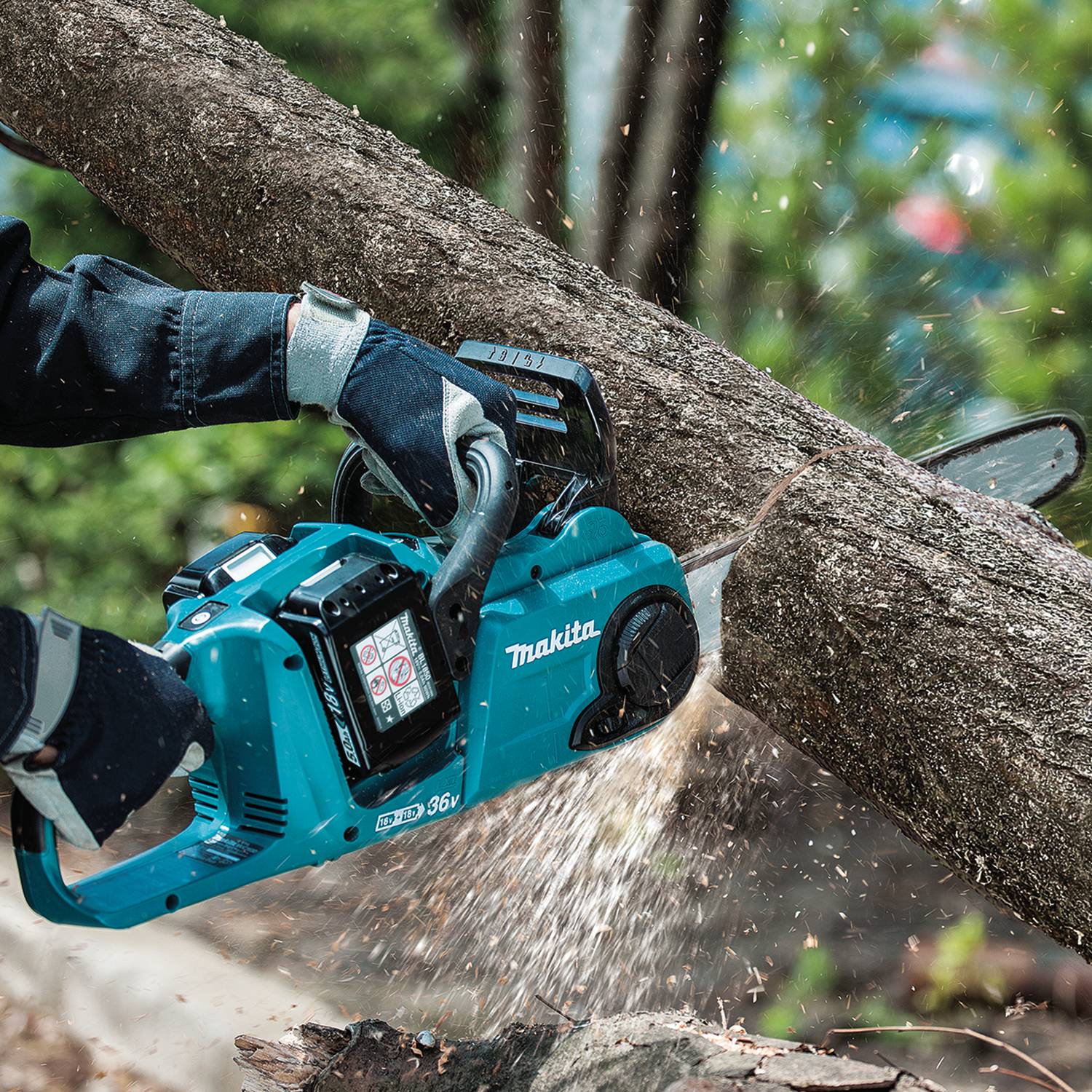 Makita XCU03PT 36V (18V X2) LXT Brushless 14" Chain Saw Kit (5.0Ah)