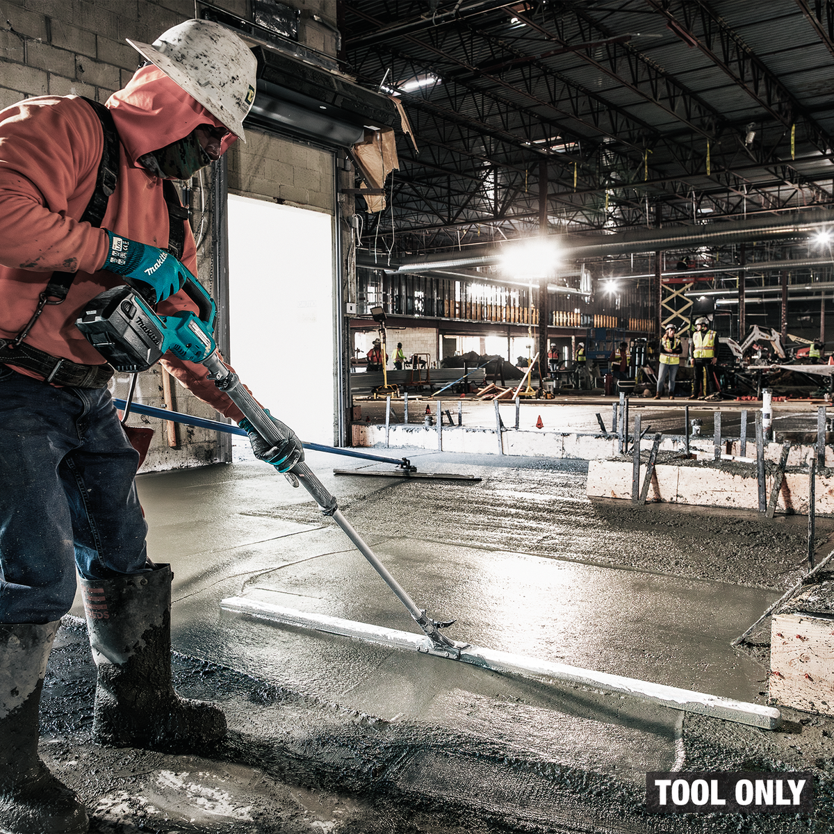 Makita 40V max XGT Brushless Vibratory Screed Power Head (VL001GZ) - in use on the job 7