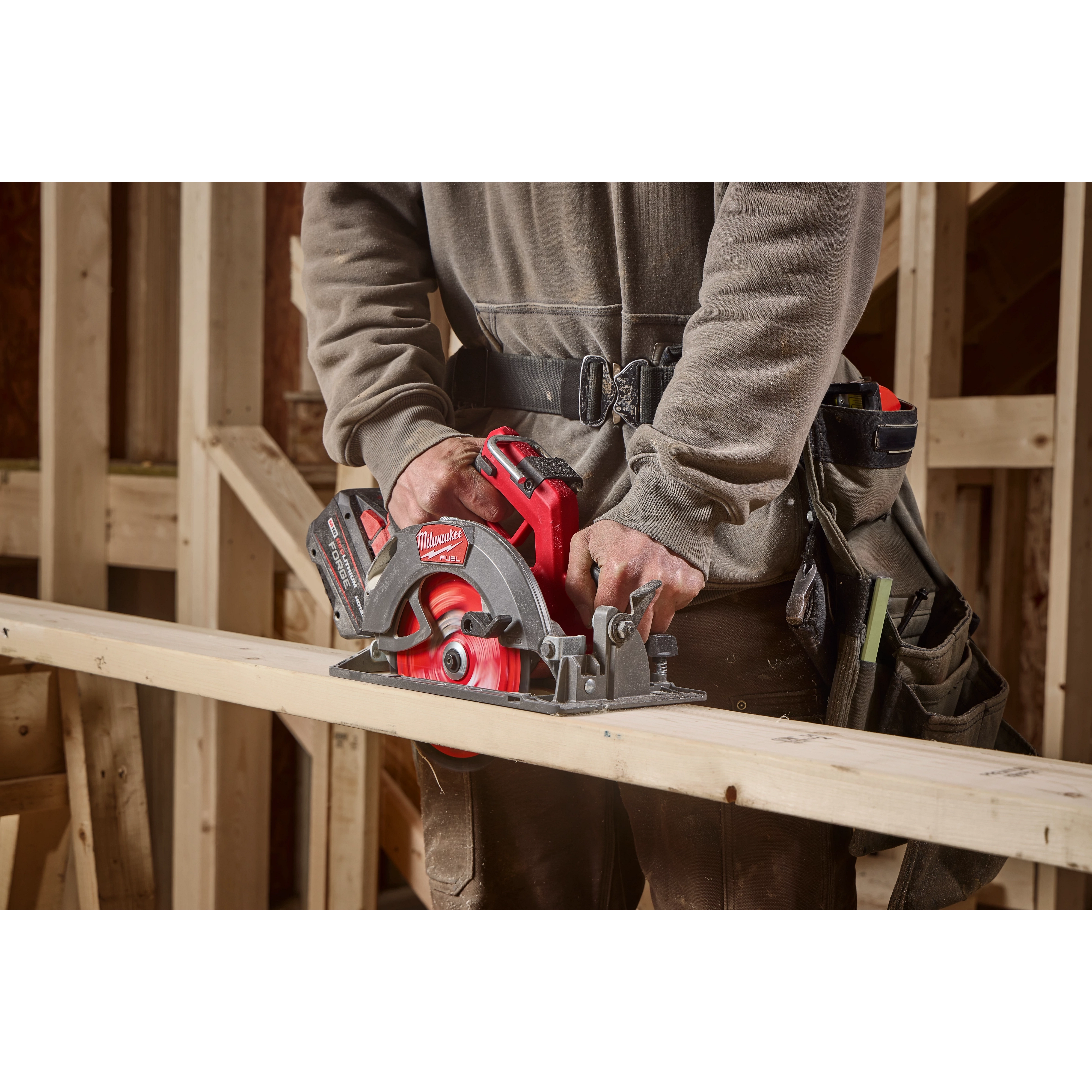Worker cutting a wood plank with a circular saw equipped with a Milwaukee NITRUS Carbide blade