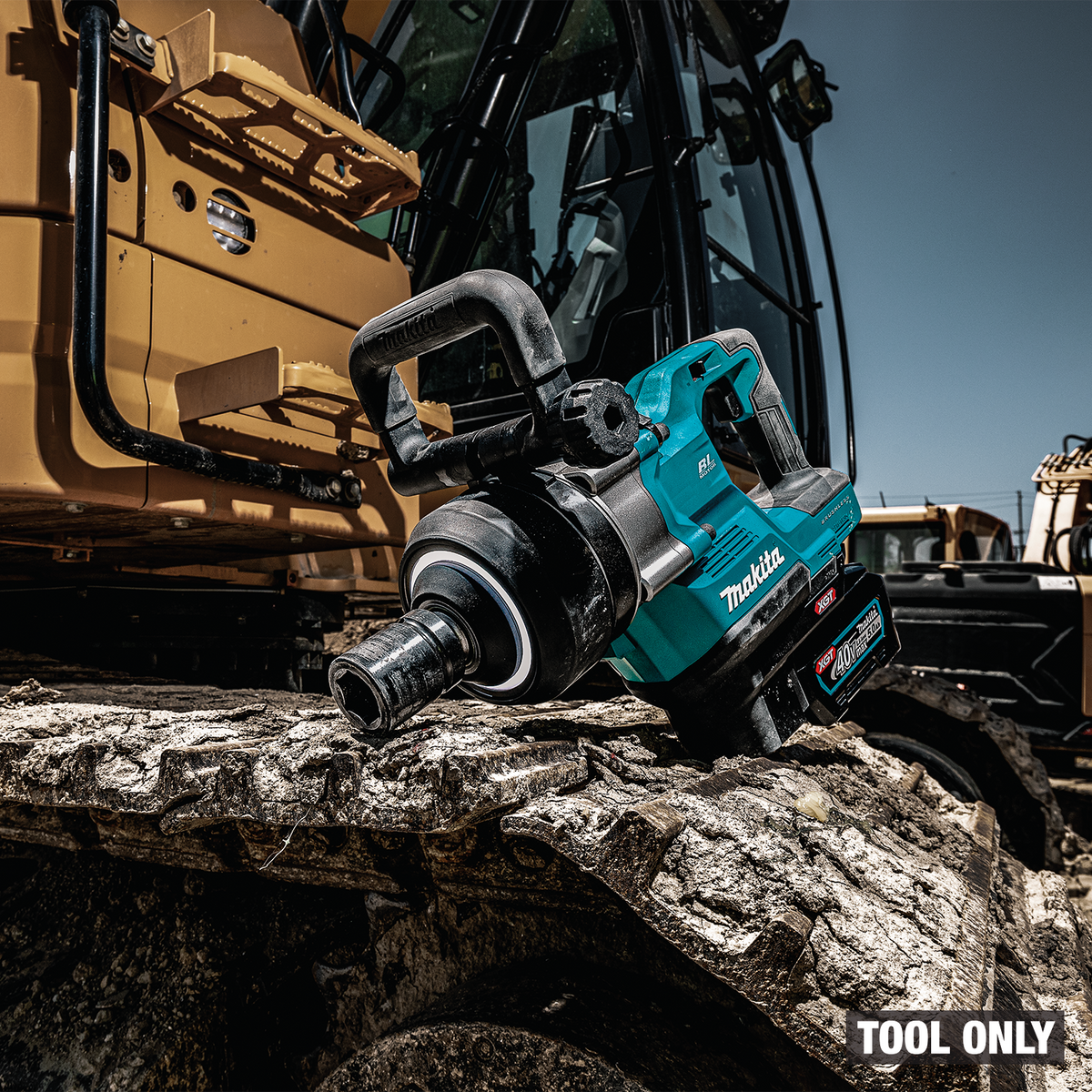 Makita 40V max XGT Brushless 4-Speed High-Torque 1-in. Sq. Drive D-Handle Short Anvil Impact Wrench w/ Friction Ring (GWT09Z) - on the job site 6