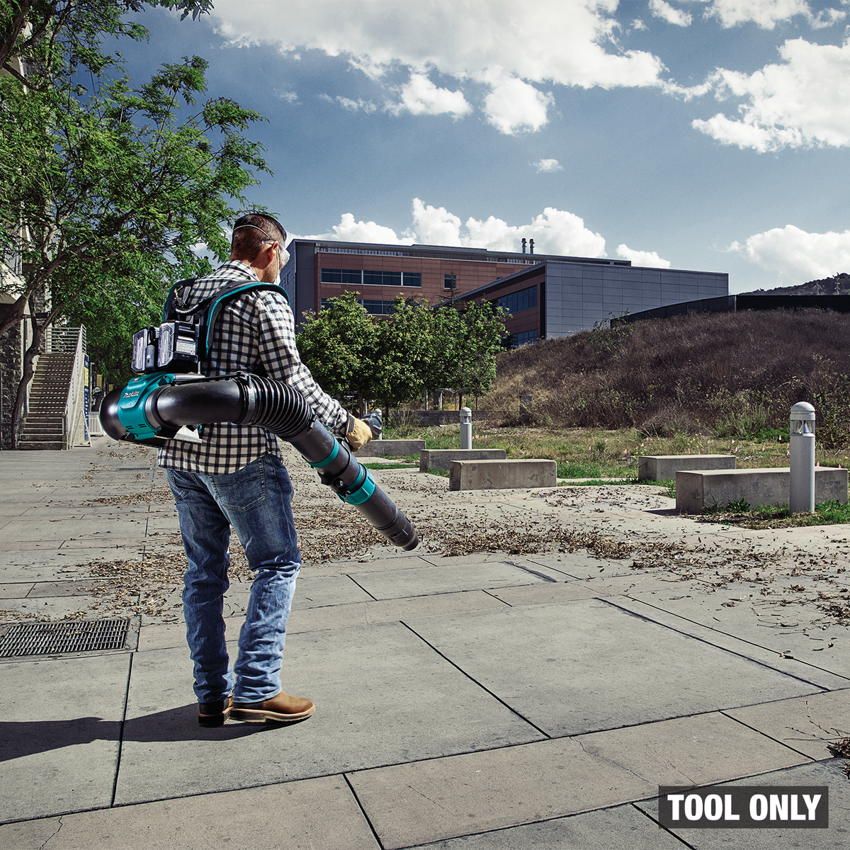 Makita 40V max XGT Brushless Backpack Blower (GBU04Z) - in use on the job 2