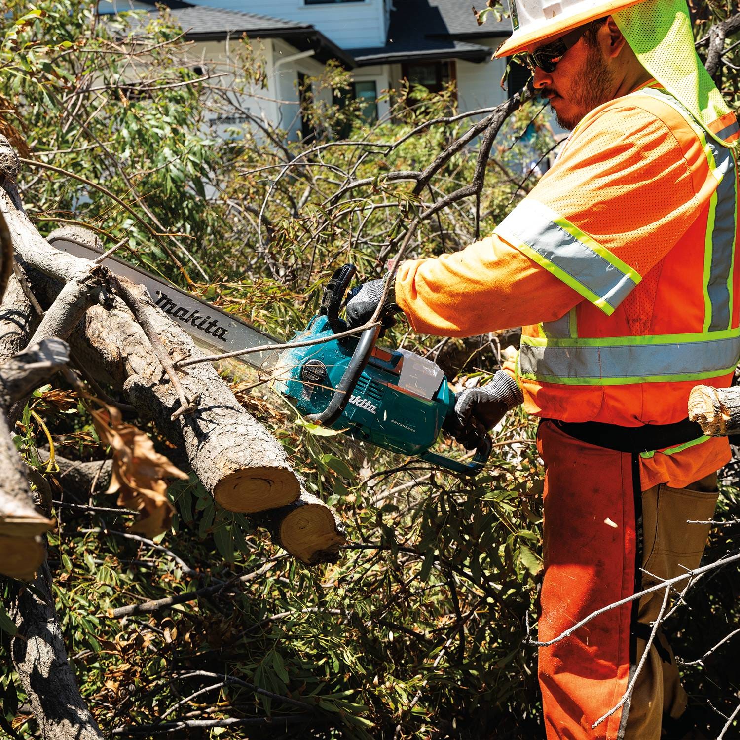 Makita GCU04Z 40V max XGT Brushless Cordless 18" Chain Saw, Tool Only