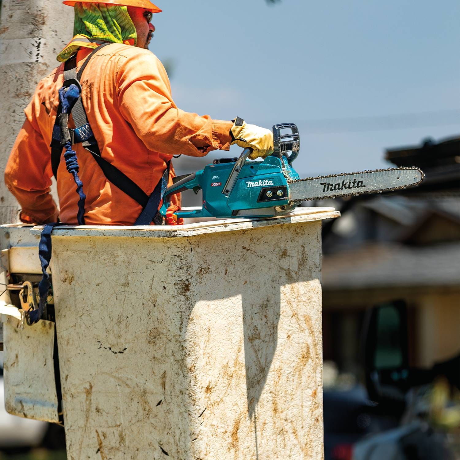 Makita GCU04Z 40V max XGT Brushless Cordless 18" Chain Saw, Tool Only