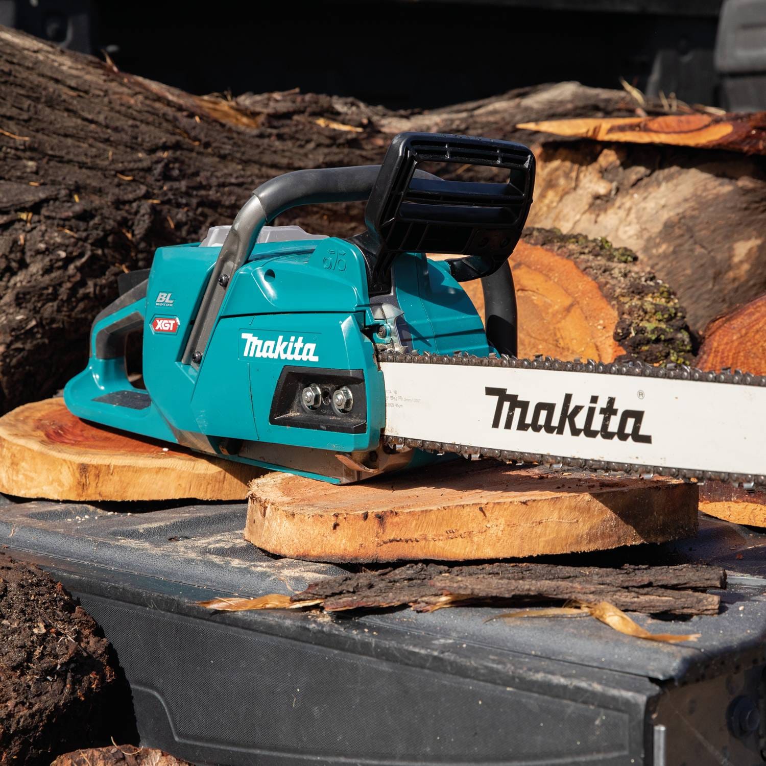 Makita GCU04Z 40V max XGT Brushless Cordless 18" Chain Saw, Tool Only