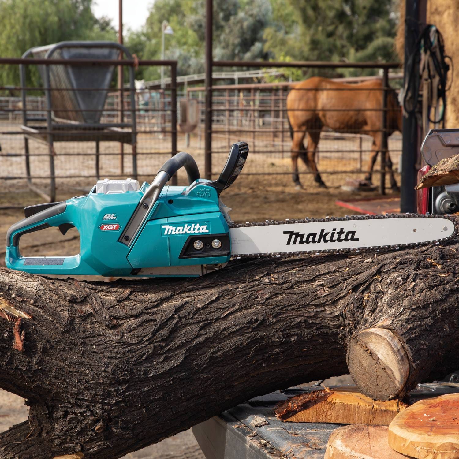 Makita GCU04Z 40V max XGT Brushless Cordless 18" Chain Saw, Tool Only