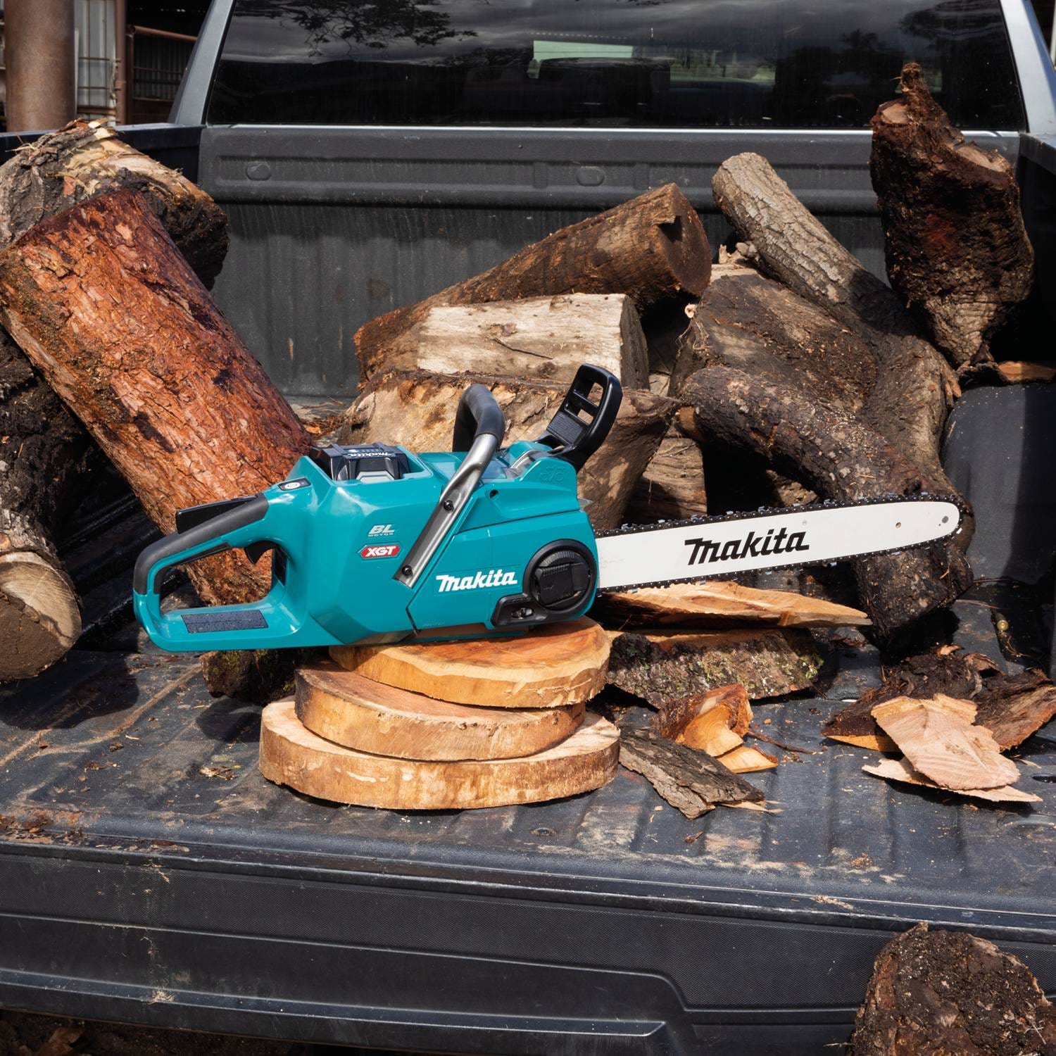 Makita GCU05M1 40V max XGT Brushless Cordless 16" Chain Saw Kit (4.0Ah)